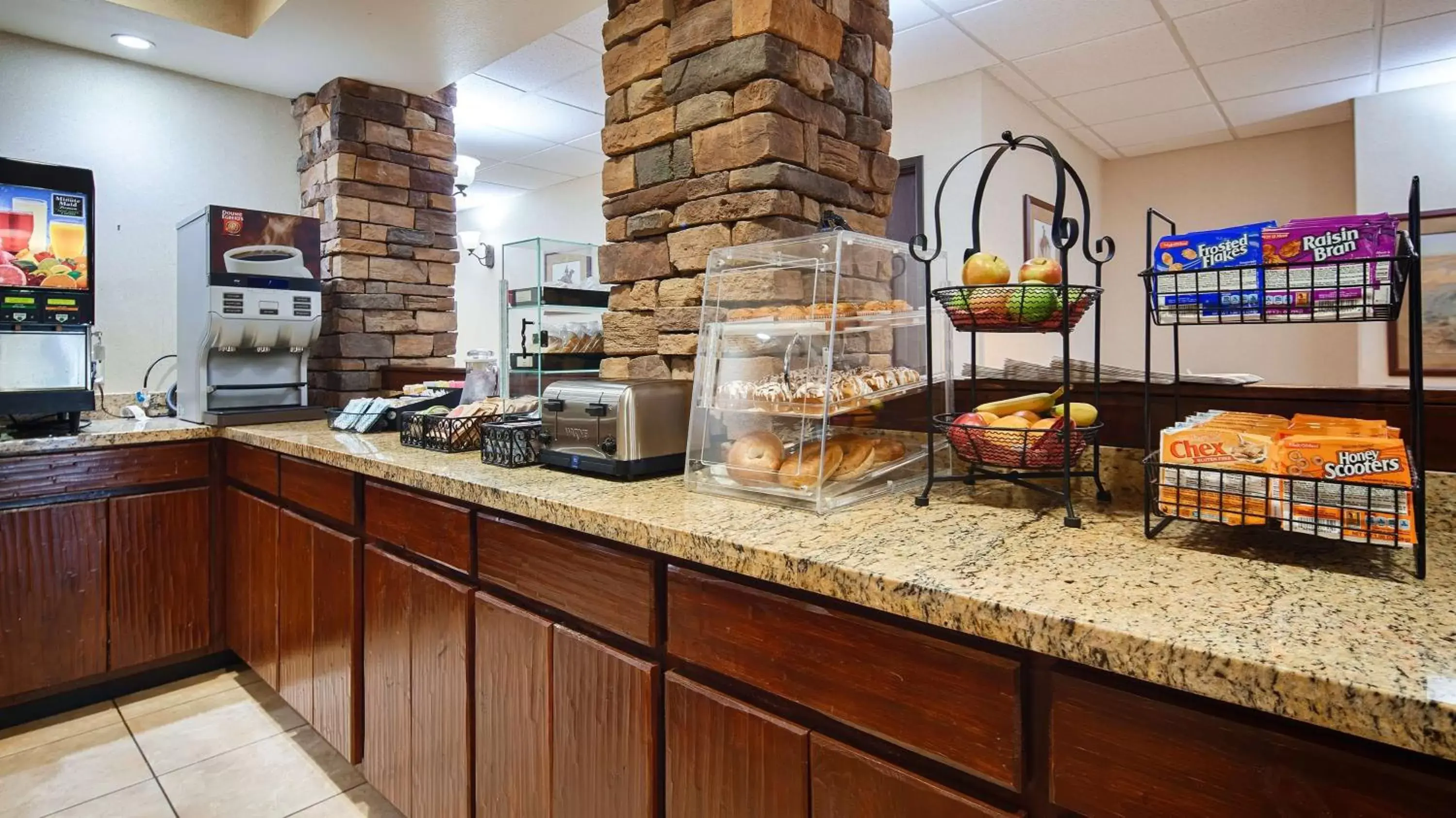 Restaurant/places to eat in SureStay Plus Hotel by Best Western Coffeyville