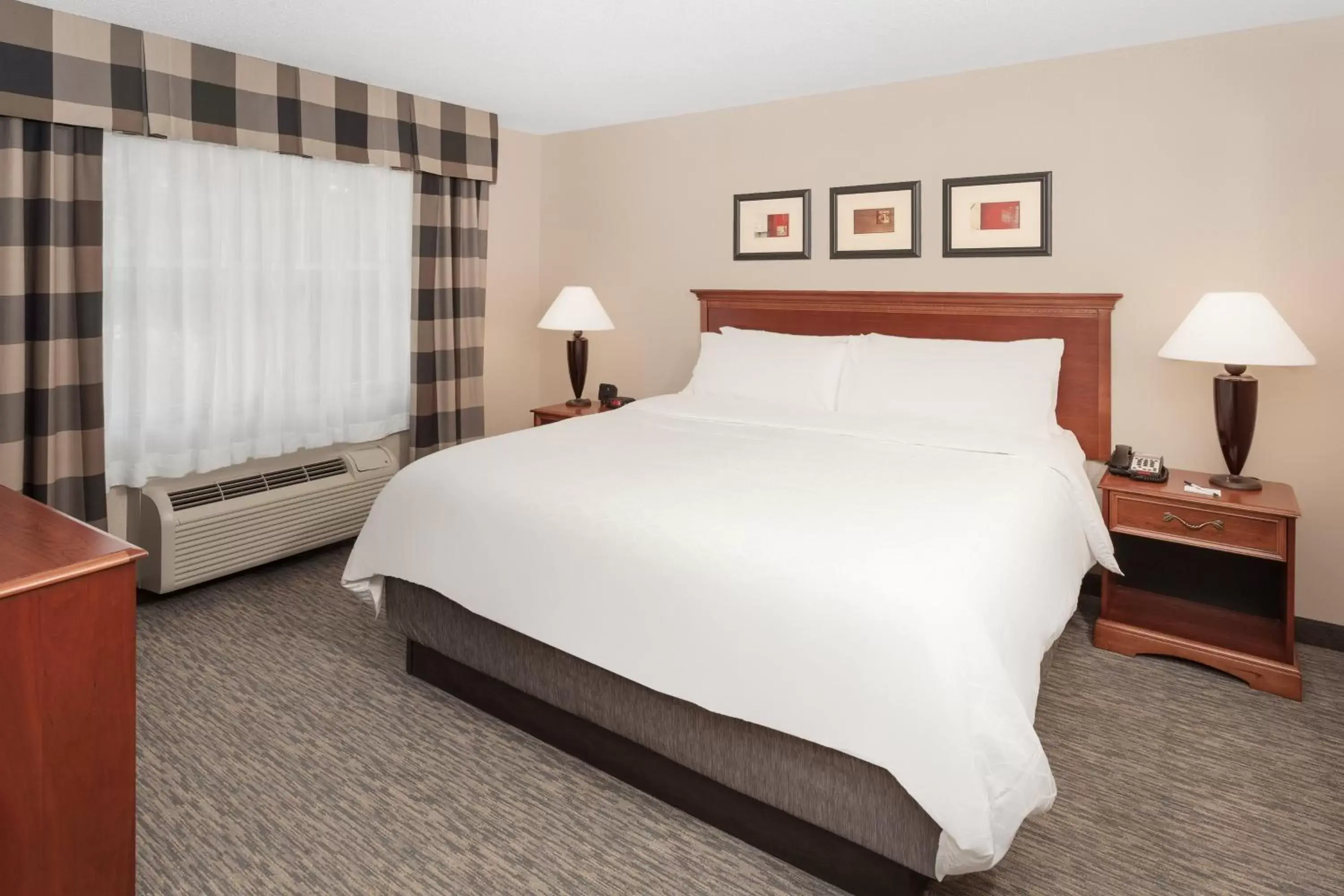 Bedroom, Bed in Holiday Inn Express Hotel & Suites Hampton South-Seabrook, an IHG Hotel