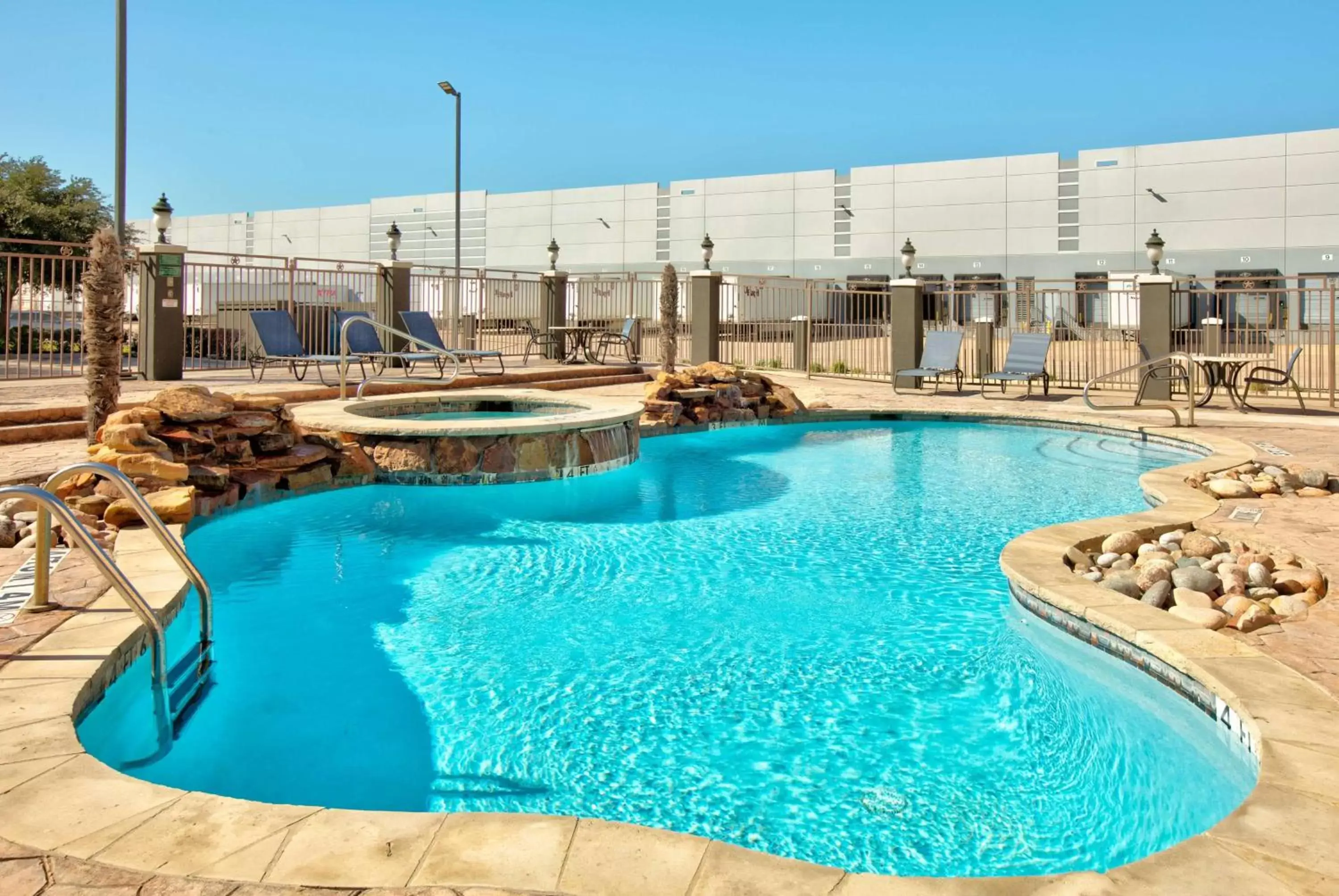Pool view, Swimming Pool in La Quinta by Wyndham Dallas Grand Prairie South