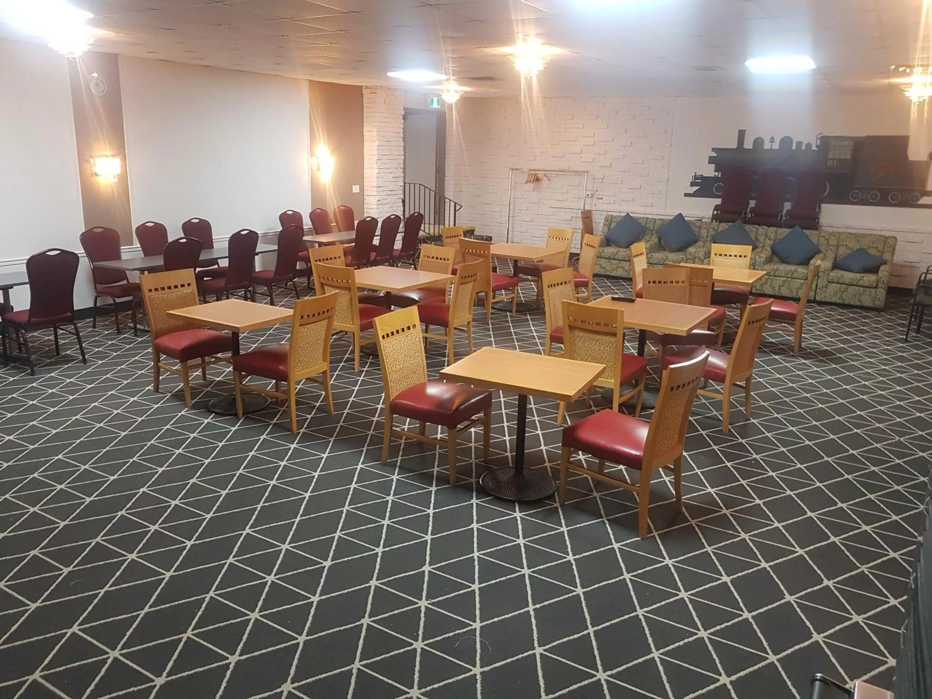 Restaurant/places to eat in King Hotel