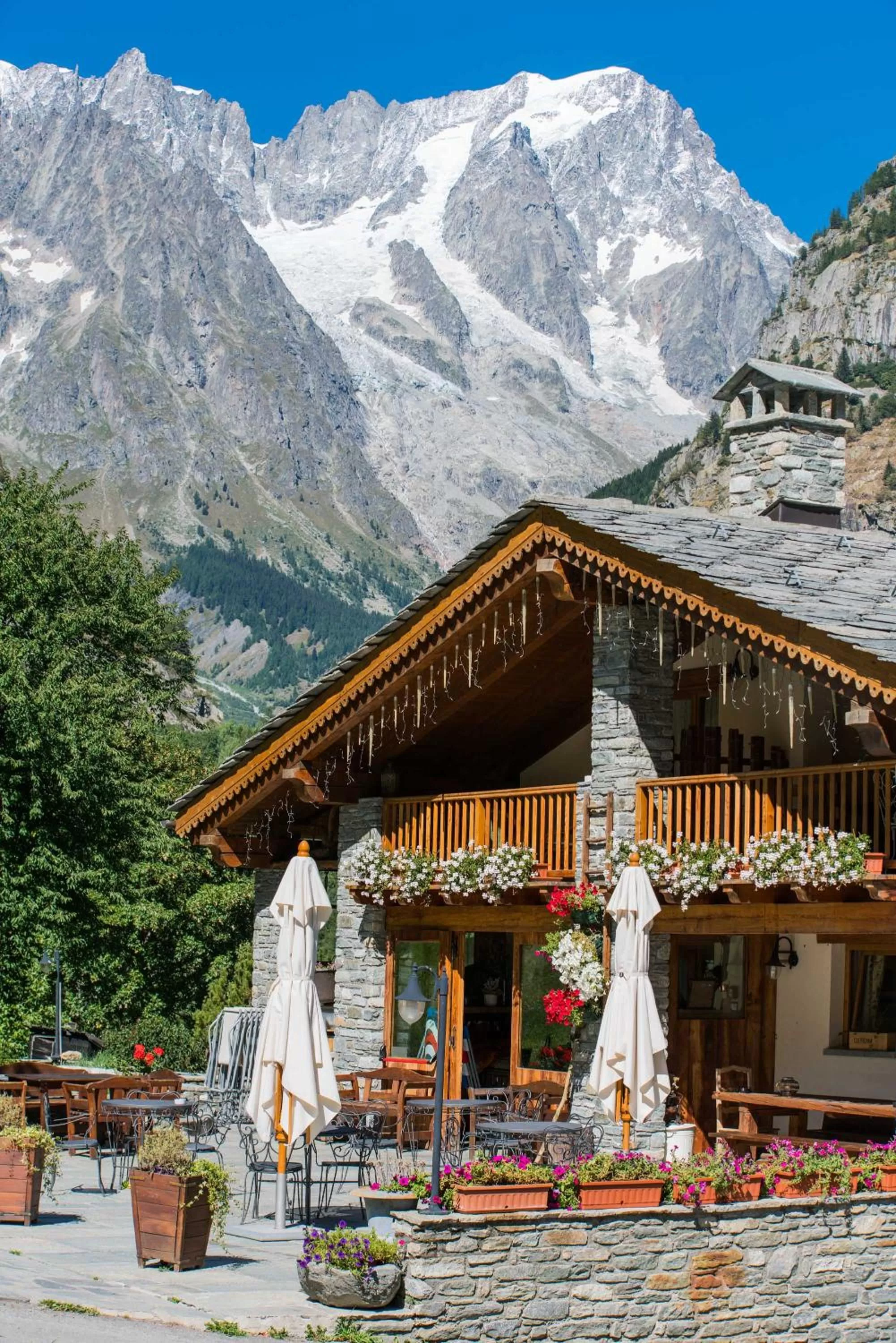 Property building in Hotel Lo Campagnar