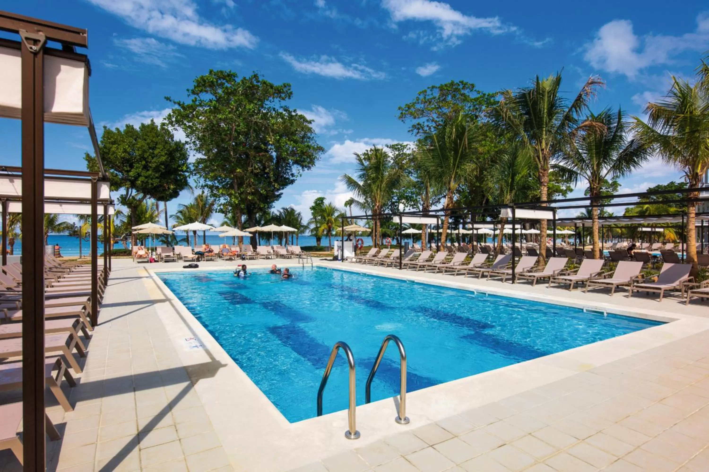 Swimming pool in Riu Palace Tropical Bay - All Inclusive