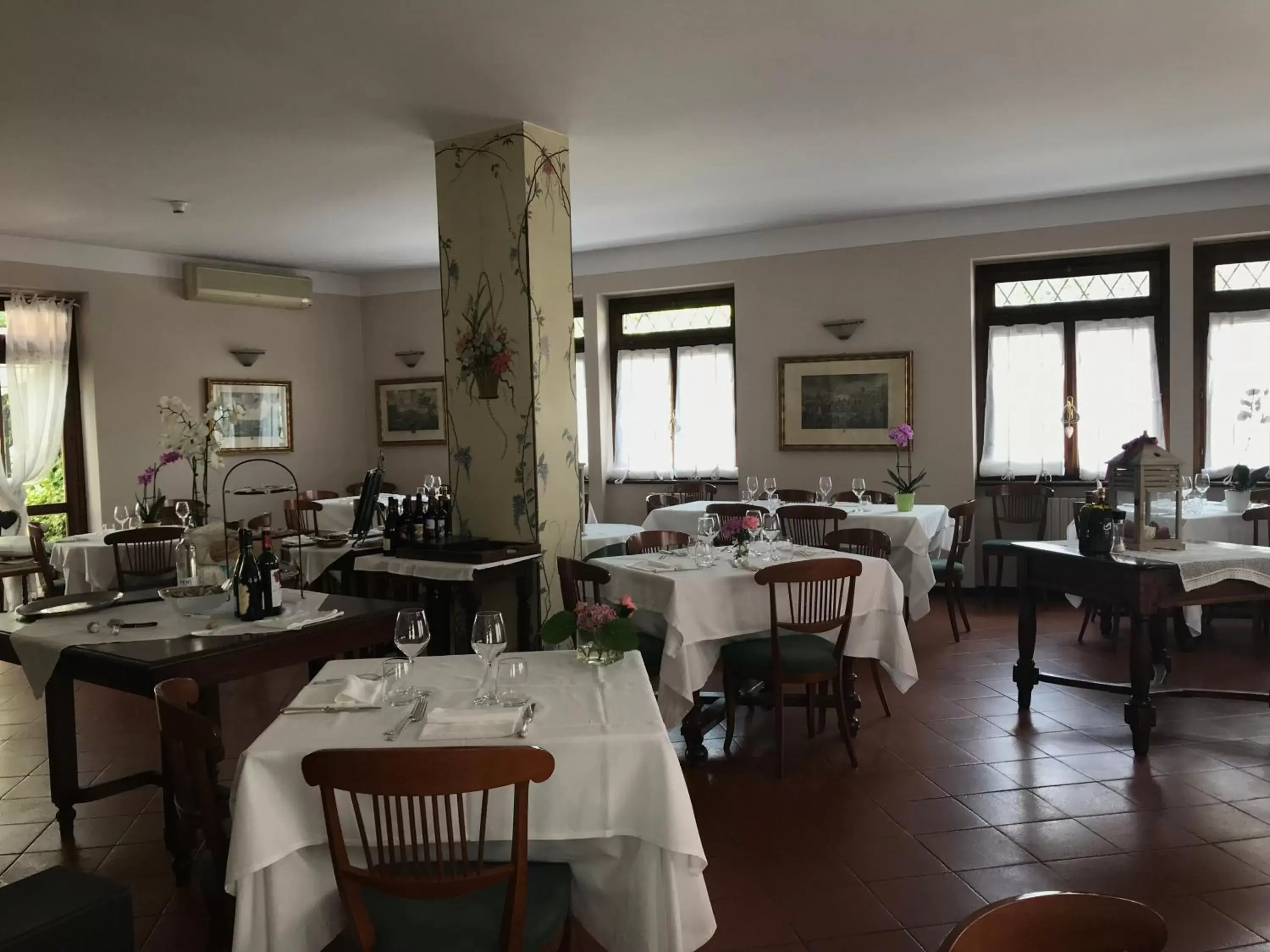 Restaurant/Places to Eat in Albergo Selvatico