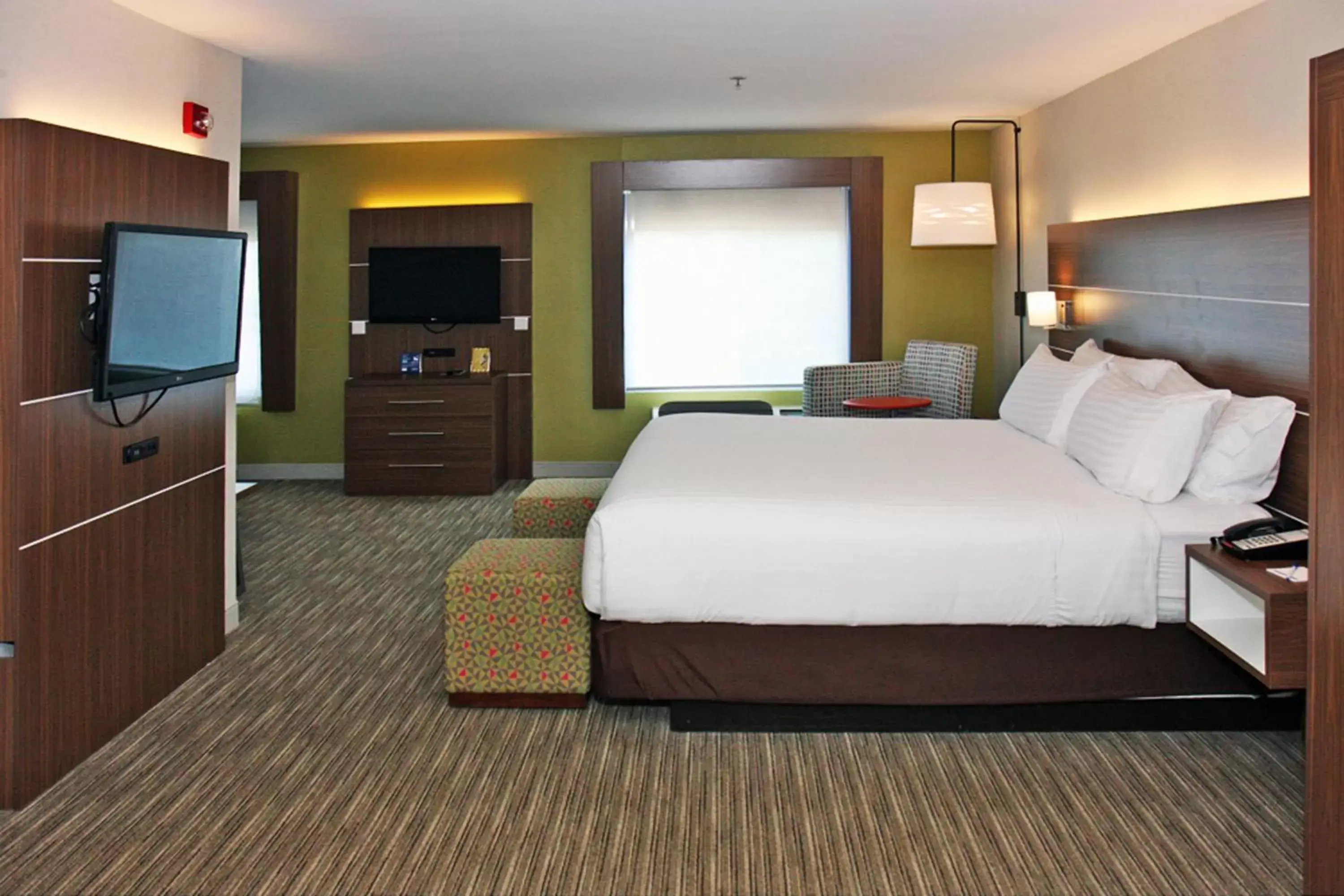 Photo of the whole room, Bed in Holiday Inn Express Branford-New Haven, an IHG Hotel