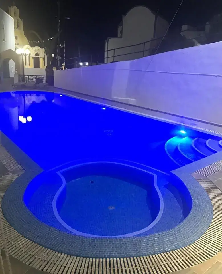Swimming Pool in Hotel Hellas