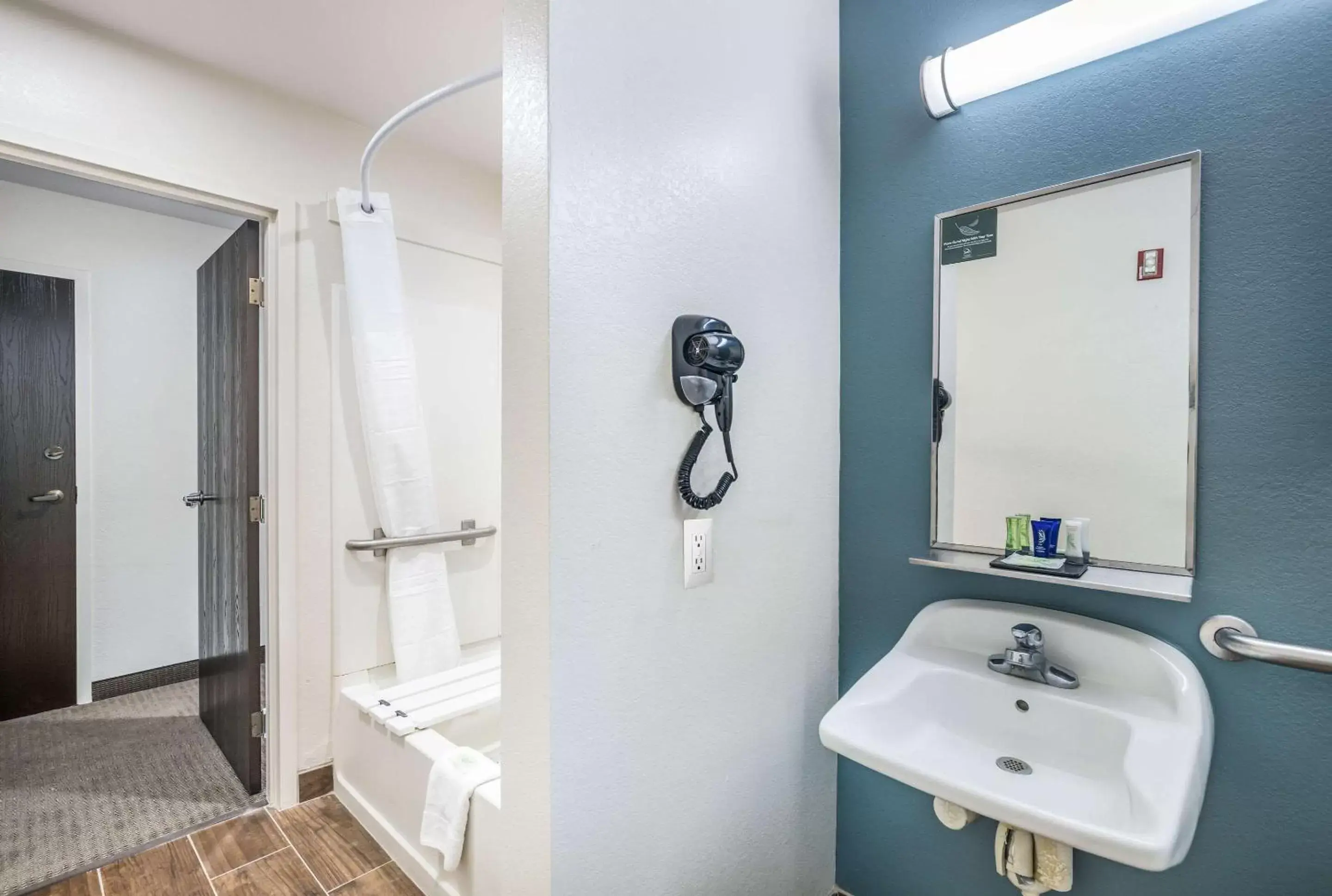 Bedroom, Bathroom in Sleep Inn & Suites Tallahassee - Capitol