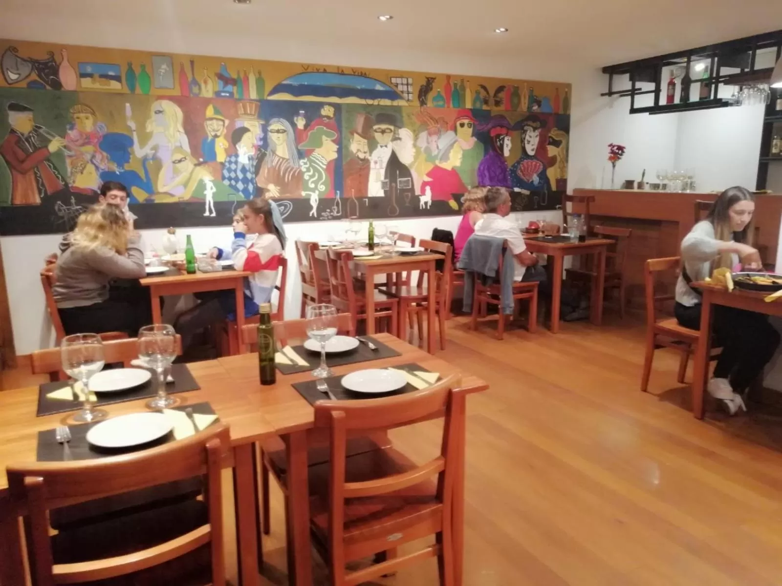 Restaurant/places to eat in Hotel Alhambra