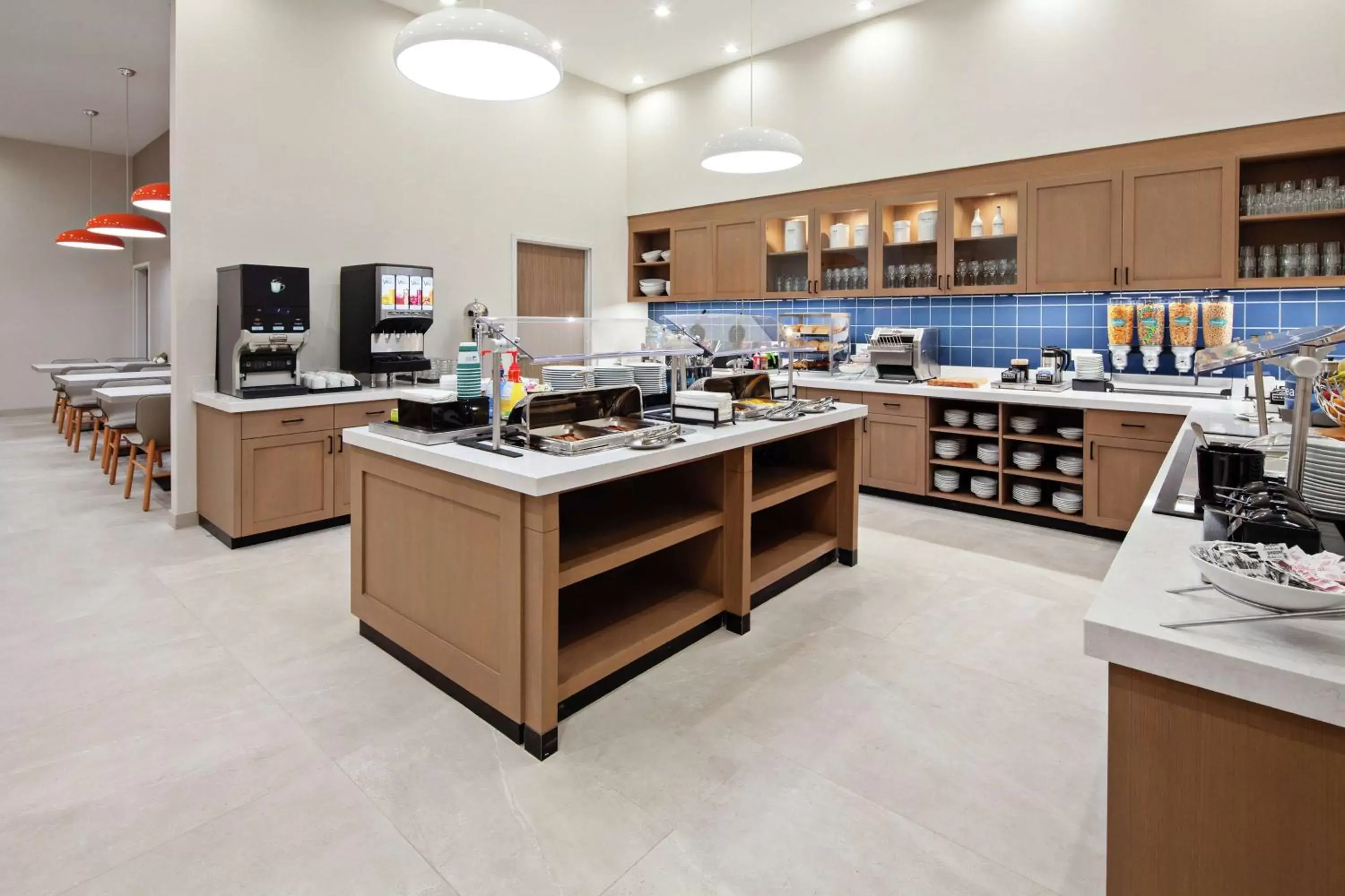 Breakfast, Kitchen/Kitchenette in Homewood Suites By Hilton San Diego Central