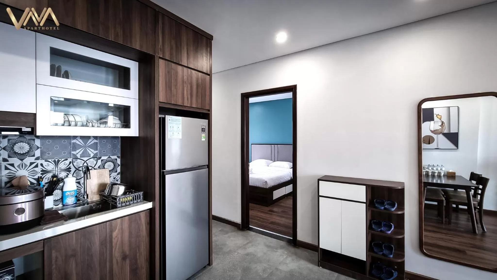 Communal kitchen in VNAHOMES APARTHOTEL