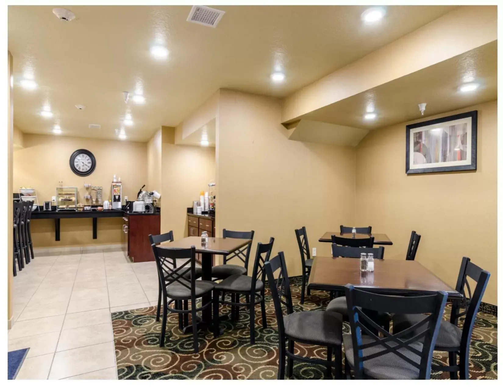Lobby or reception, Restaurant/Places to Eat in Cobblestone Inn & Suites Cambridge