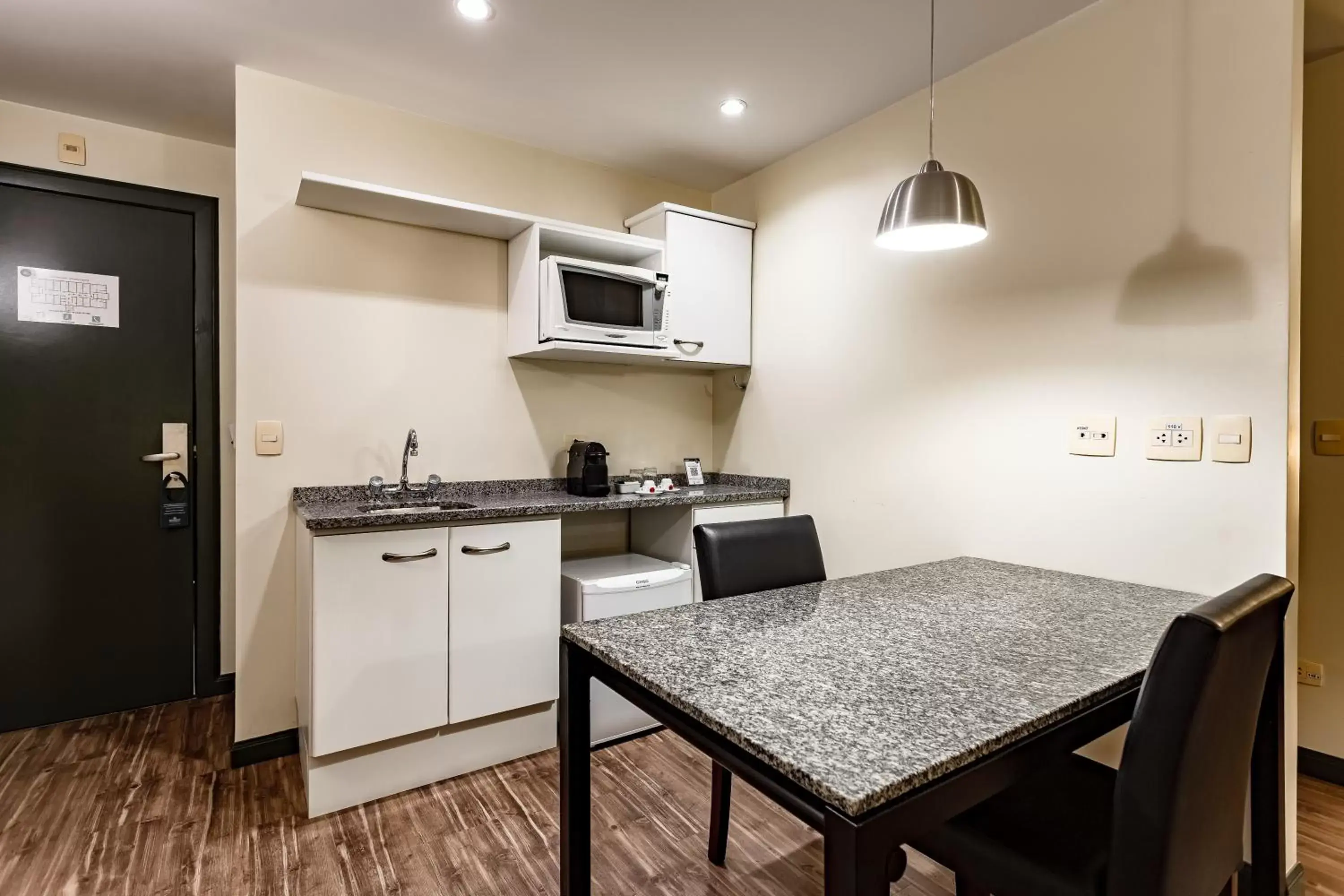 Kitchen/Kitchenette in Bourbon Ponta Grossa Convention Hotel