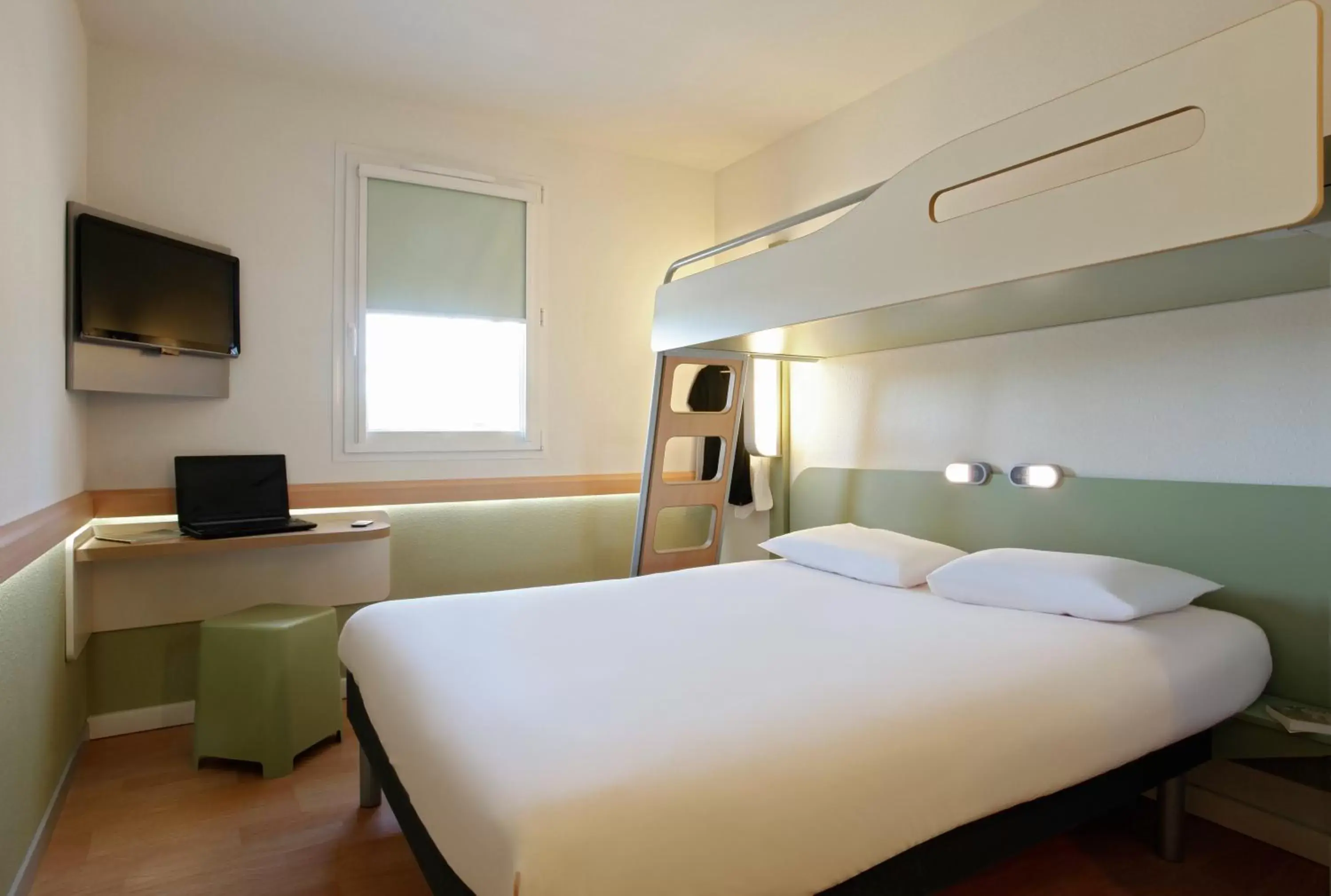 Photo of the whole room, Bed in Ibis Budget Montelimar