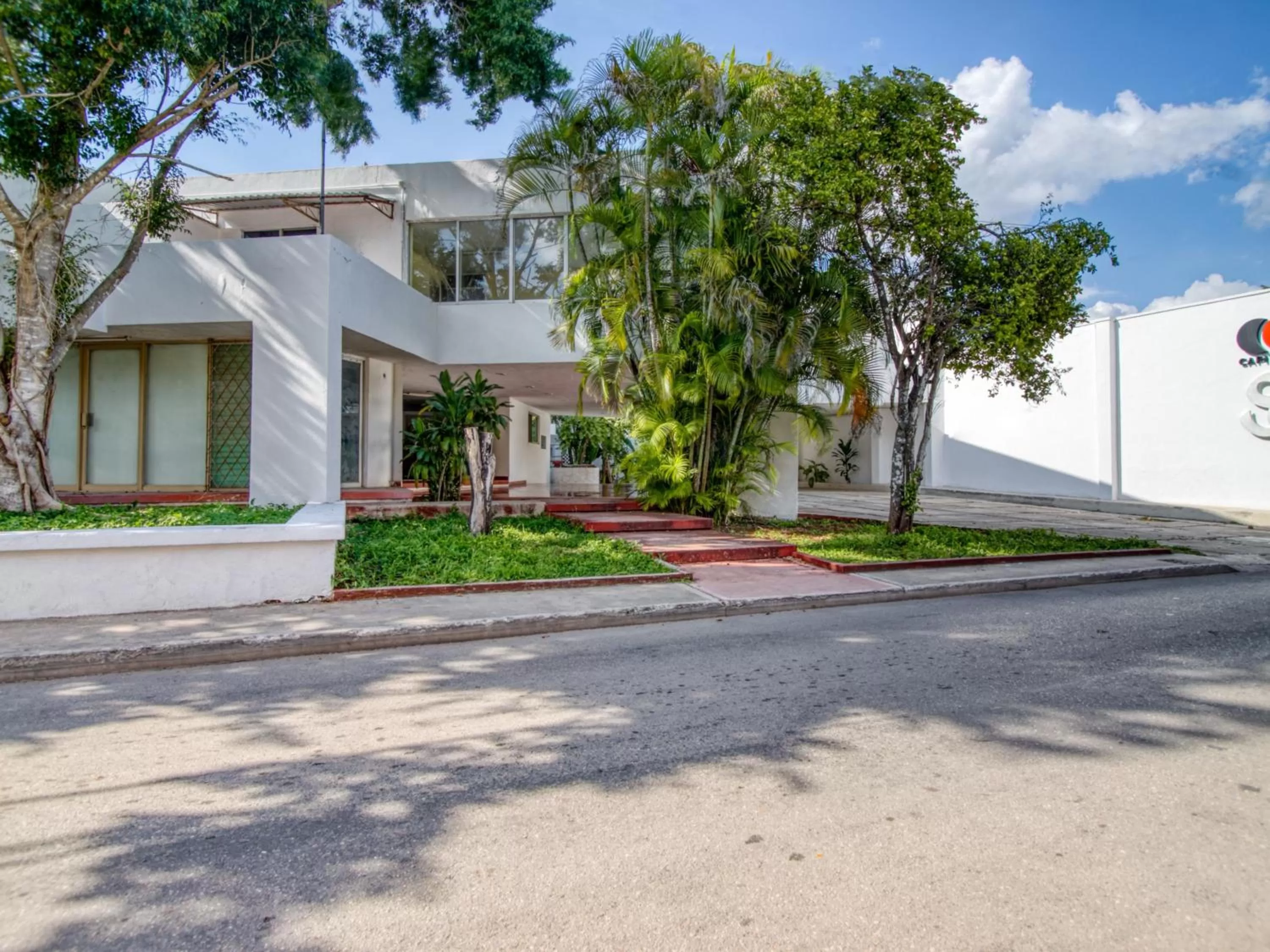 Facade/entrance, Property Building in Hotel San Carlos