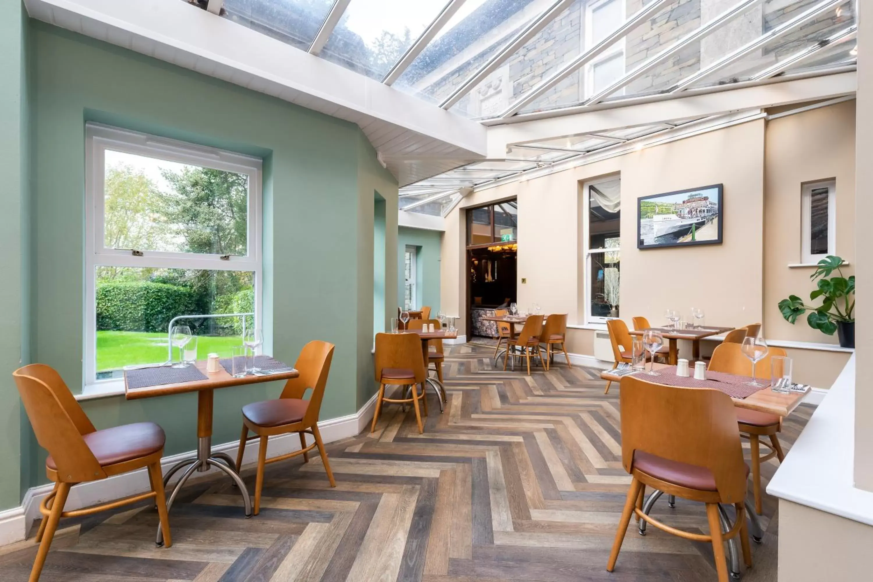 Restaurant/Places to Eat in Windermere Manor Hotel