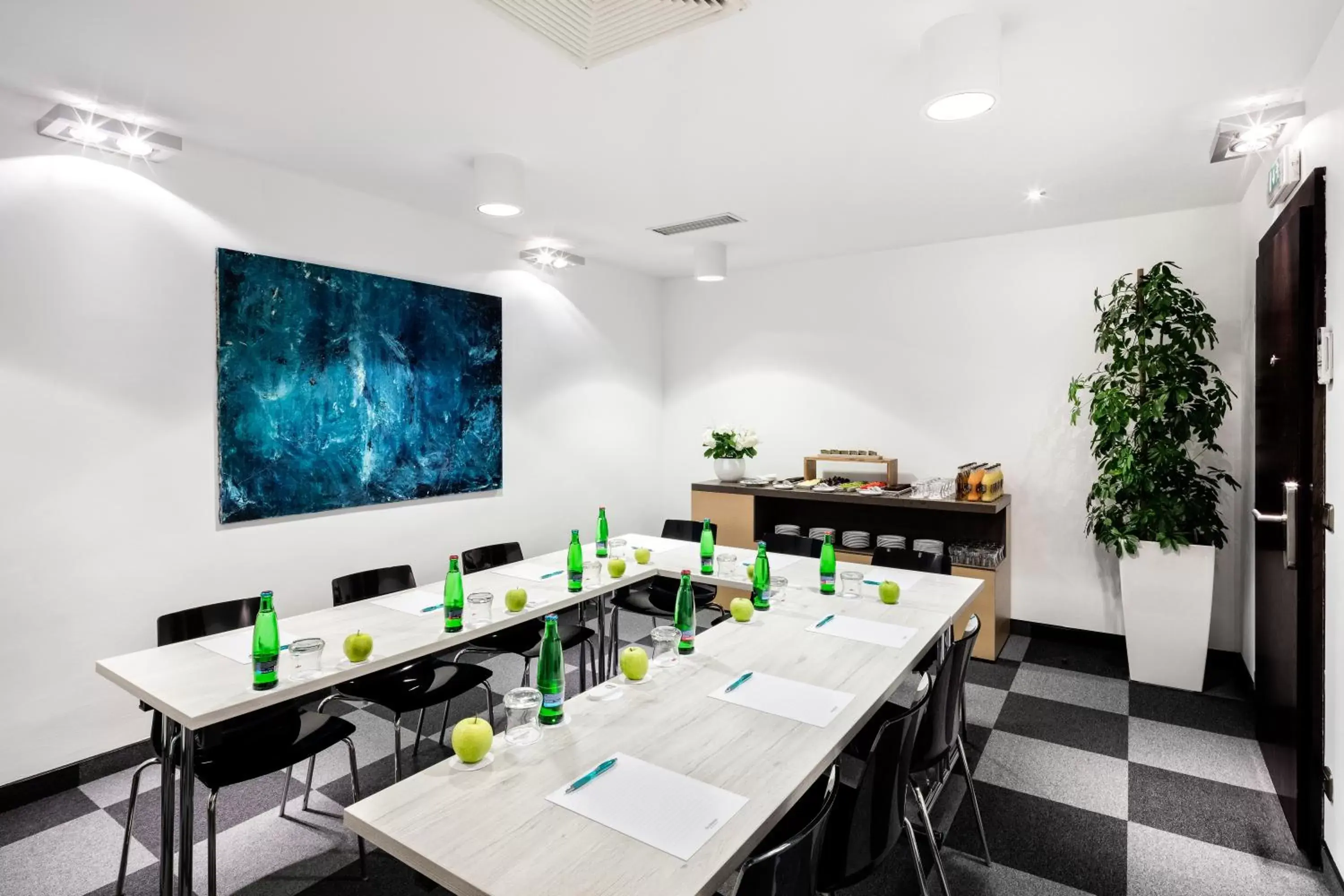 Business facilities in Occidental Praha