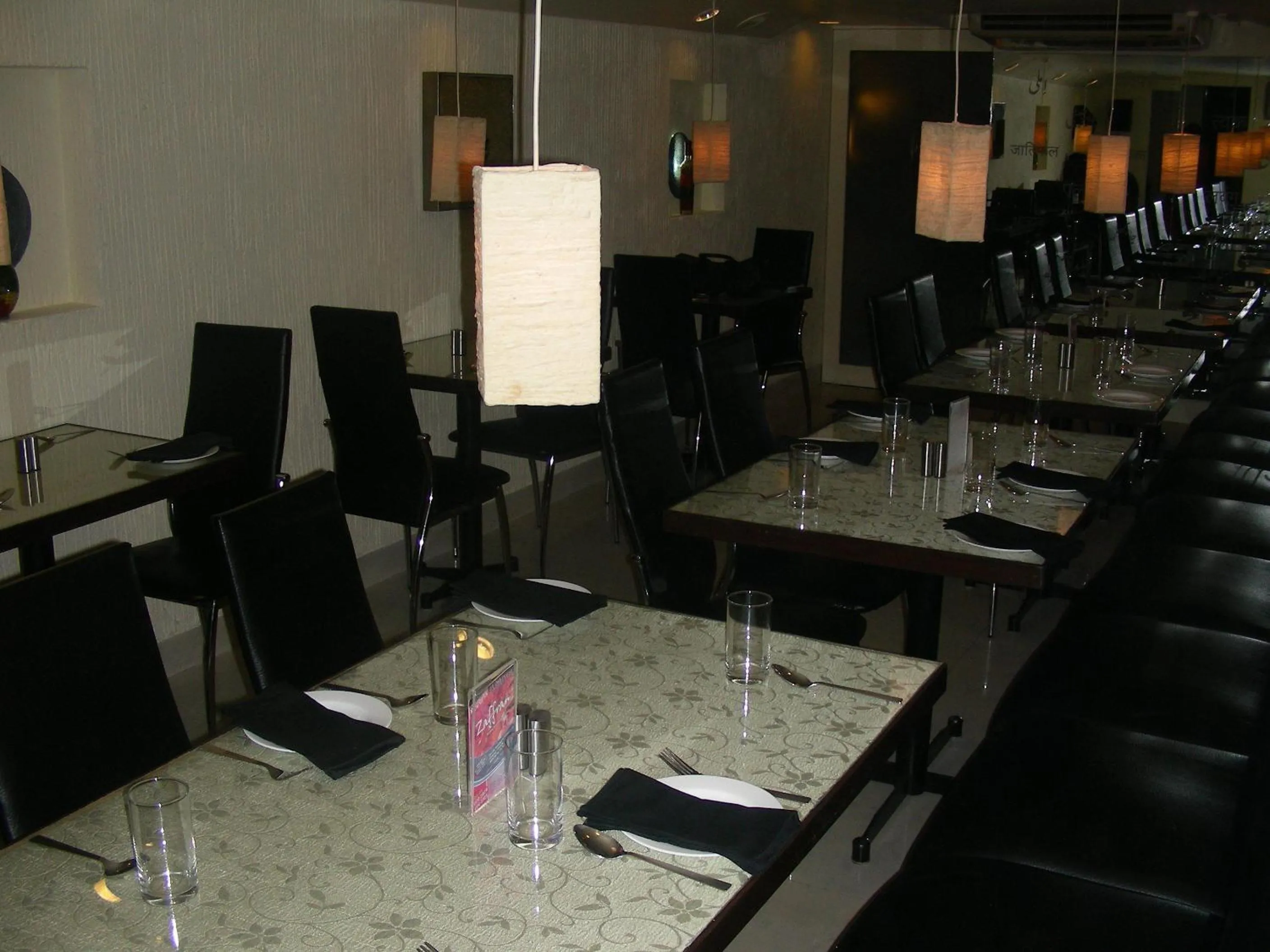 Restaurant/places to eat in Hotel New Bengal