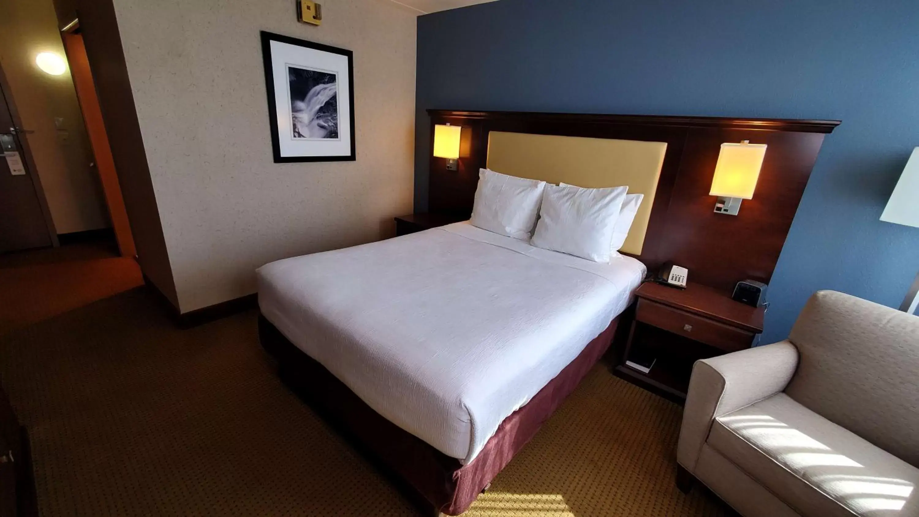 Photo of the whole room, Bed in Best Western Plus Coeur d'Alene Inn