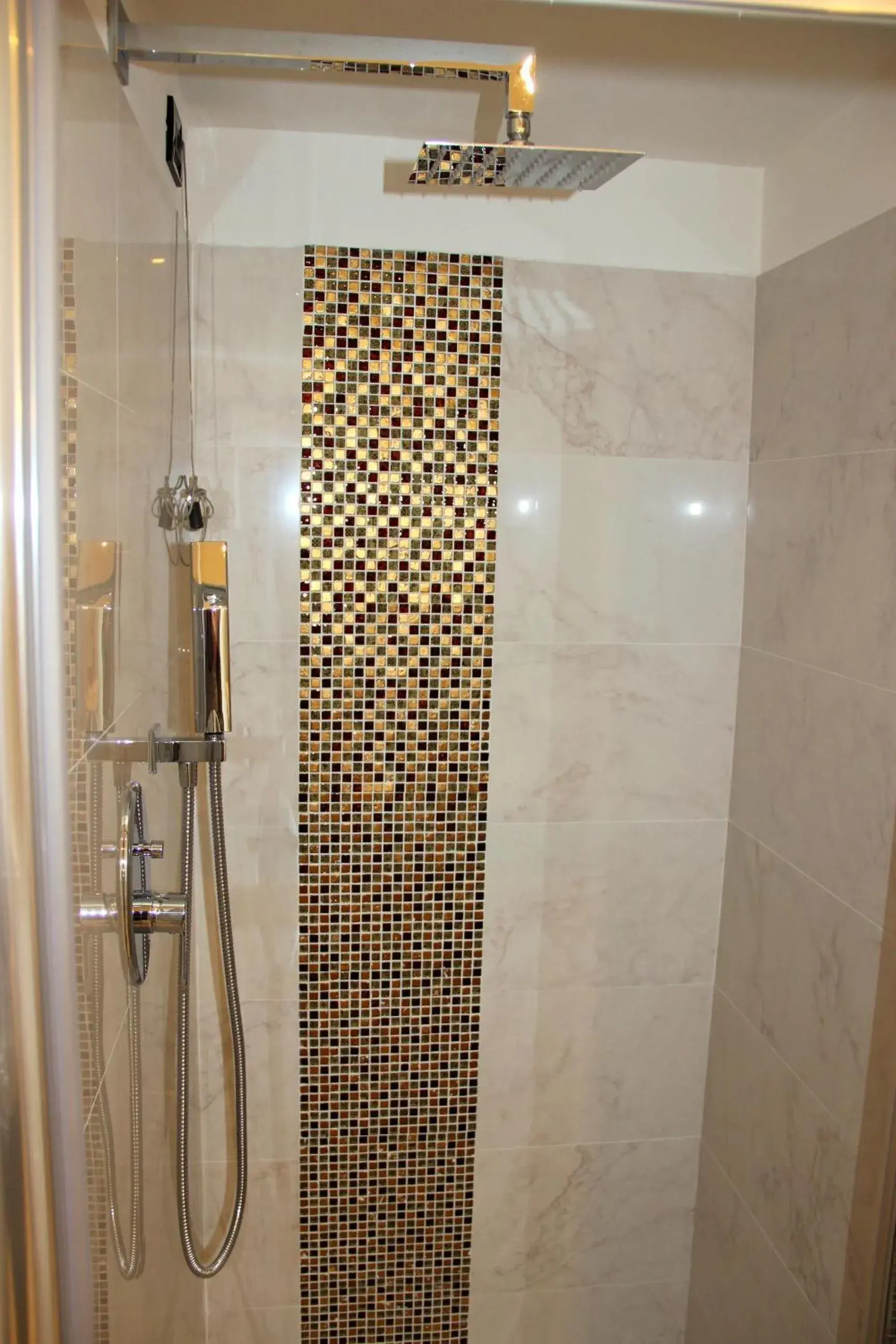 Shower, Bathroom in Hotel Luxor Florence