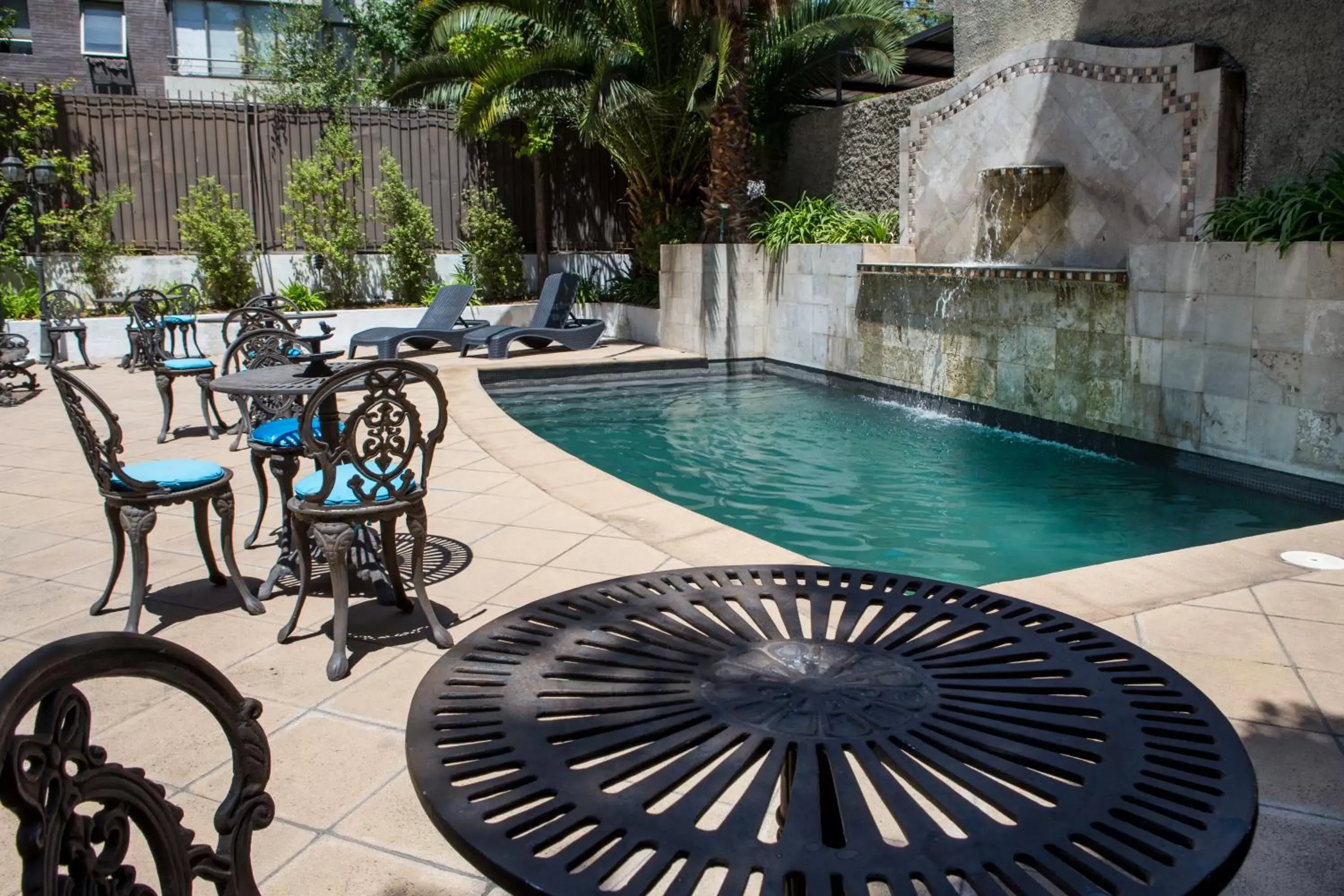 Swimming Pool in Park Plaza Bonaparte Boutique