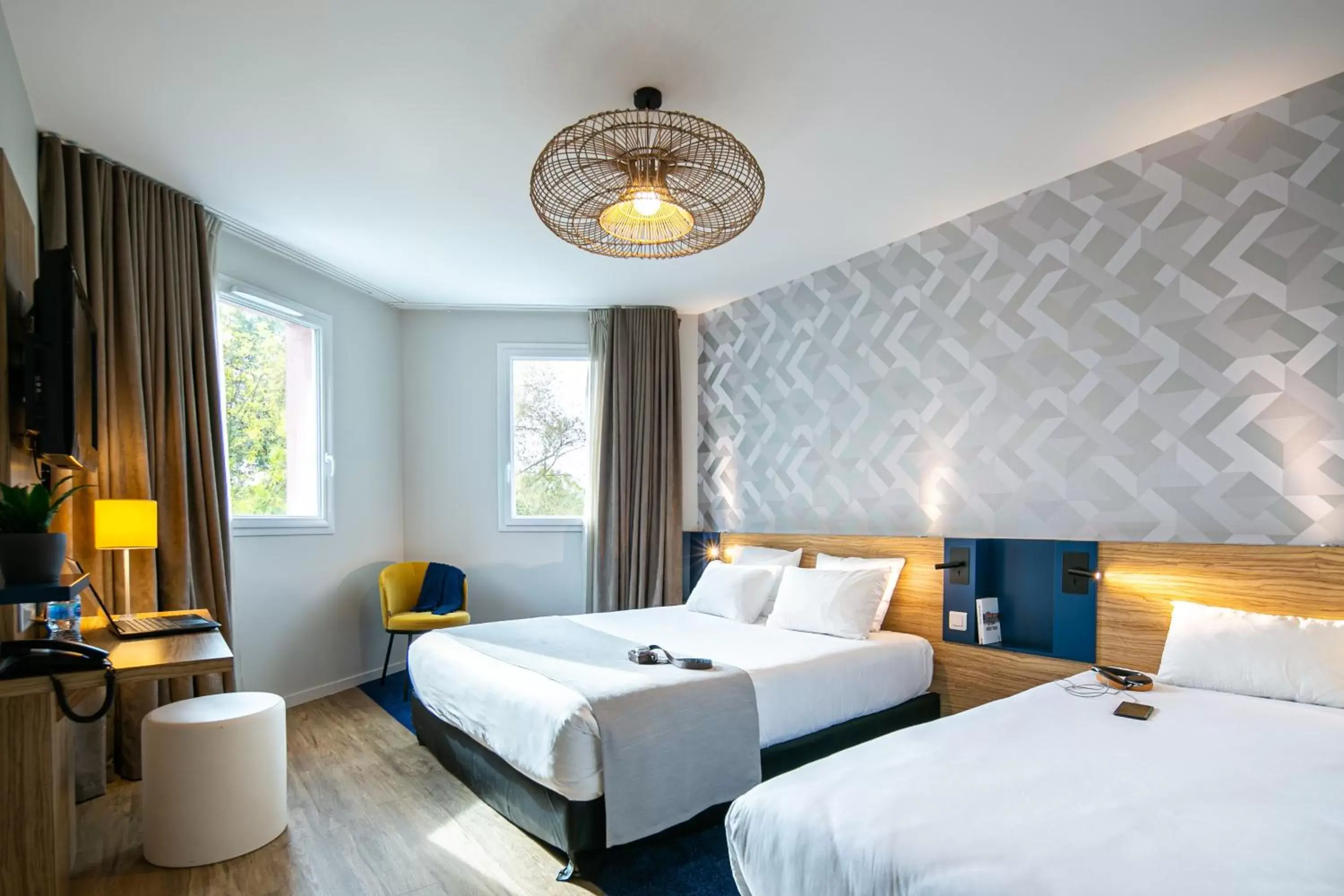 Photo of the whole room, Bed in The Originals Boutique Hotel Saint James, Montaigu-Vendée, Nantes Sud
