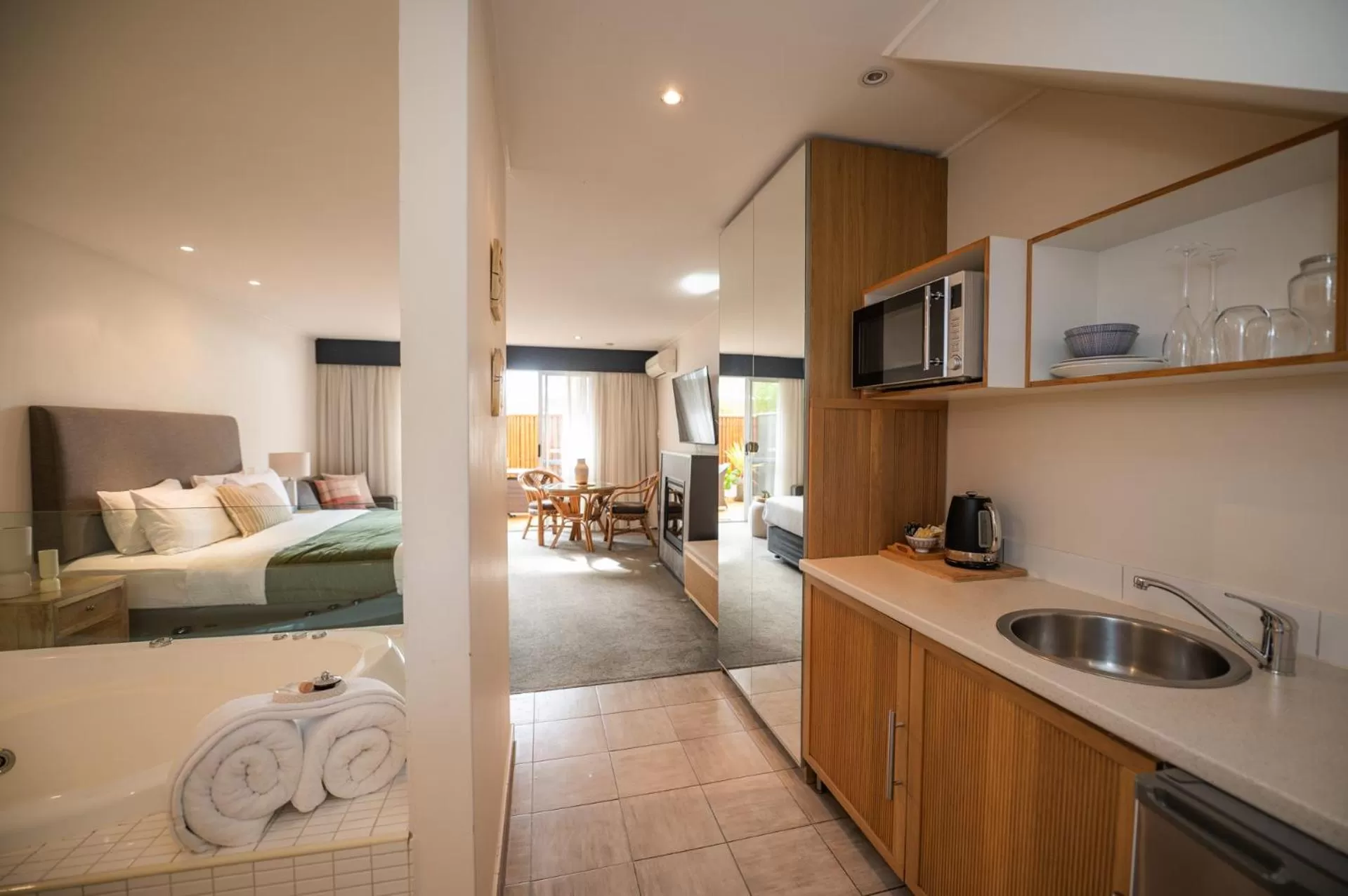 Kitchen or kitchenette, Bed in Prideau's of Margaret River