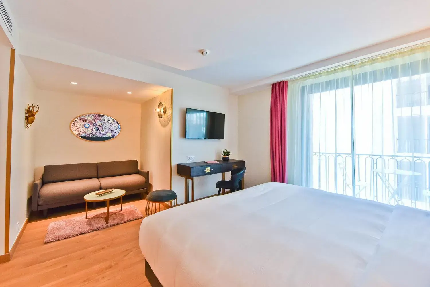Bedroom, TV/Entertainment Center in Hôtel La Villa Port d'Antibes & Spa