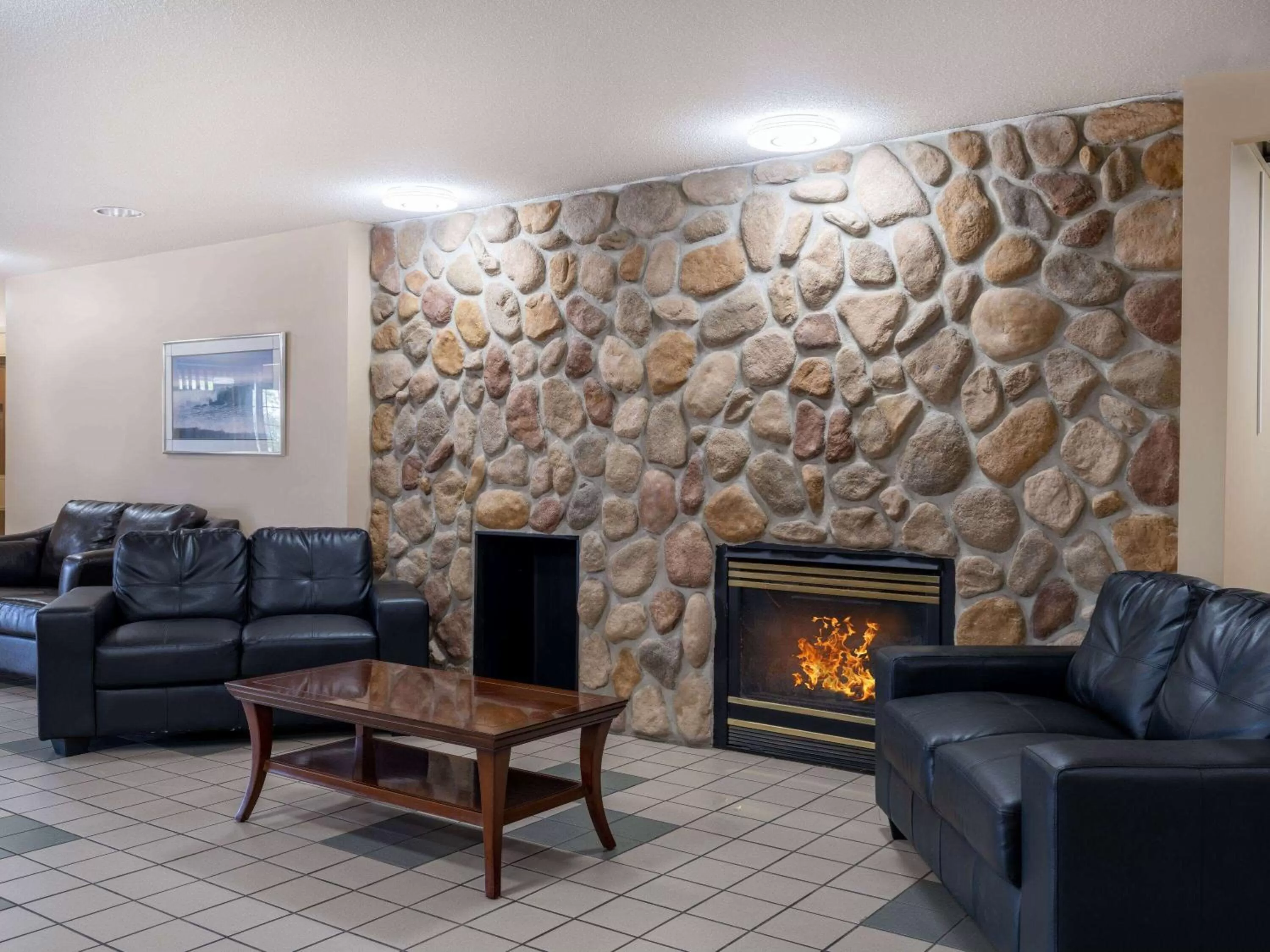 Lobby or reception in Travelodge by Wyndham Lacombe