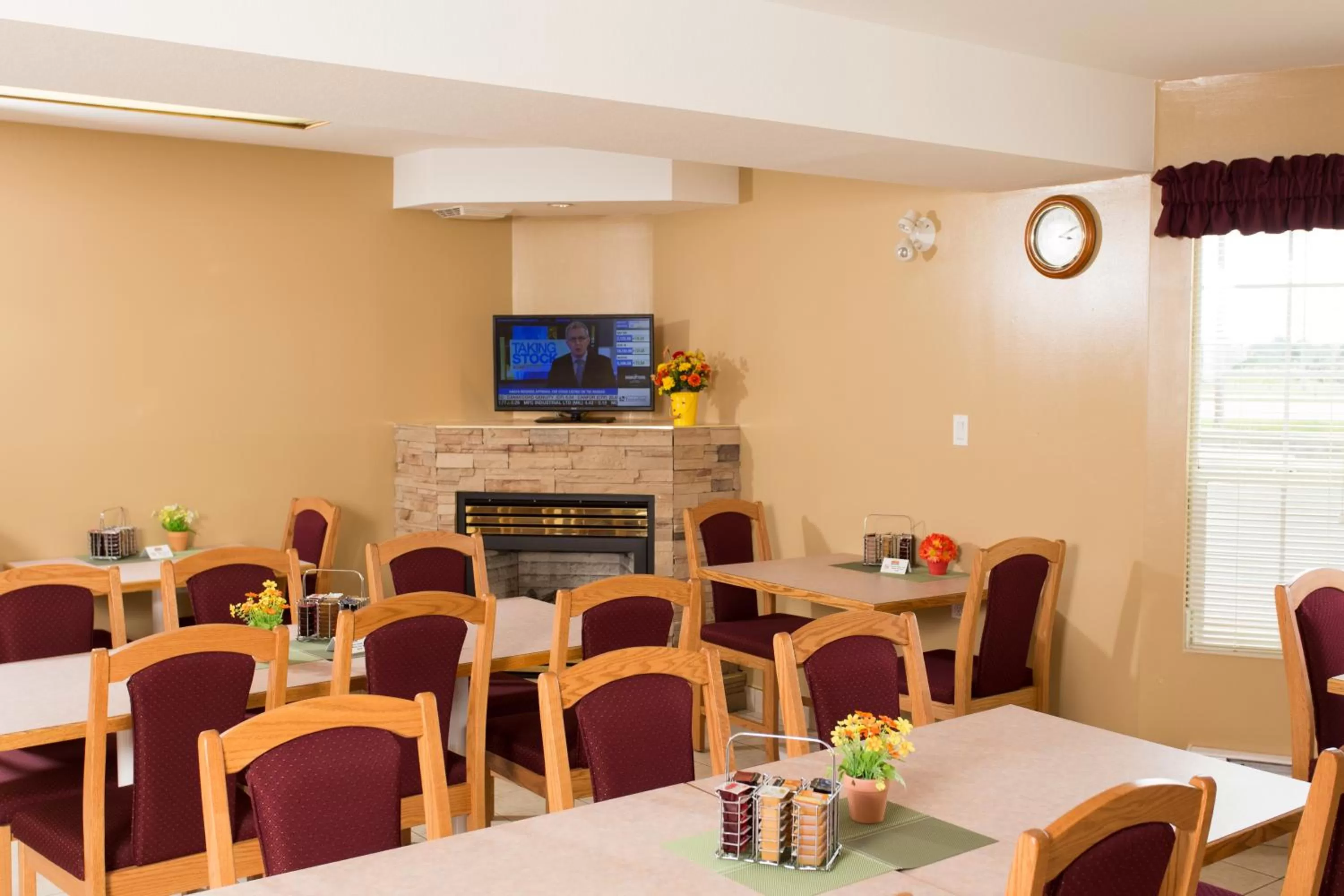 Breakfast, Restaurant/Places to Eat in Western Budget Motel East Red Deer