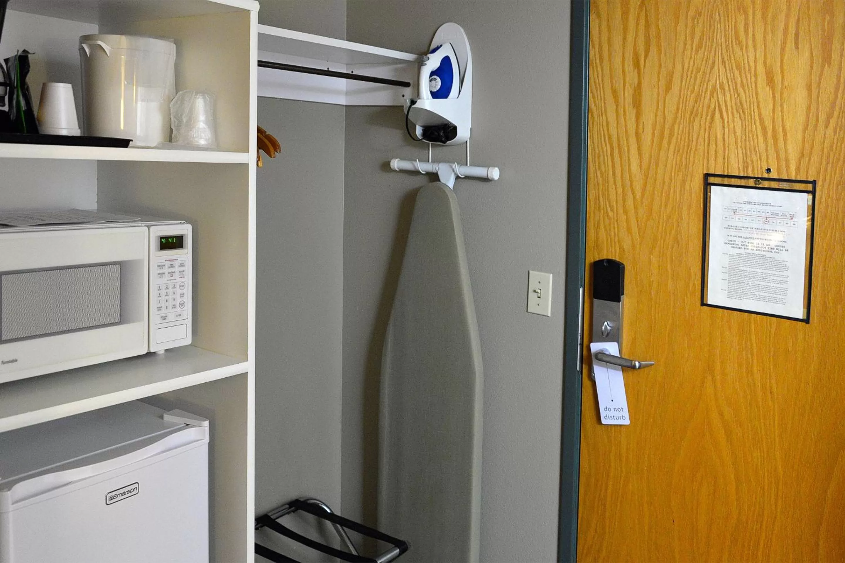 Food and drinks in Hilltop Inn by Riversage