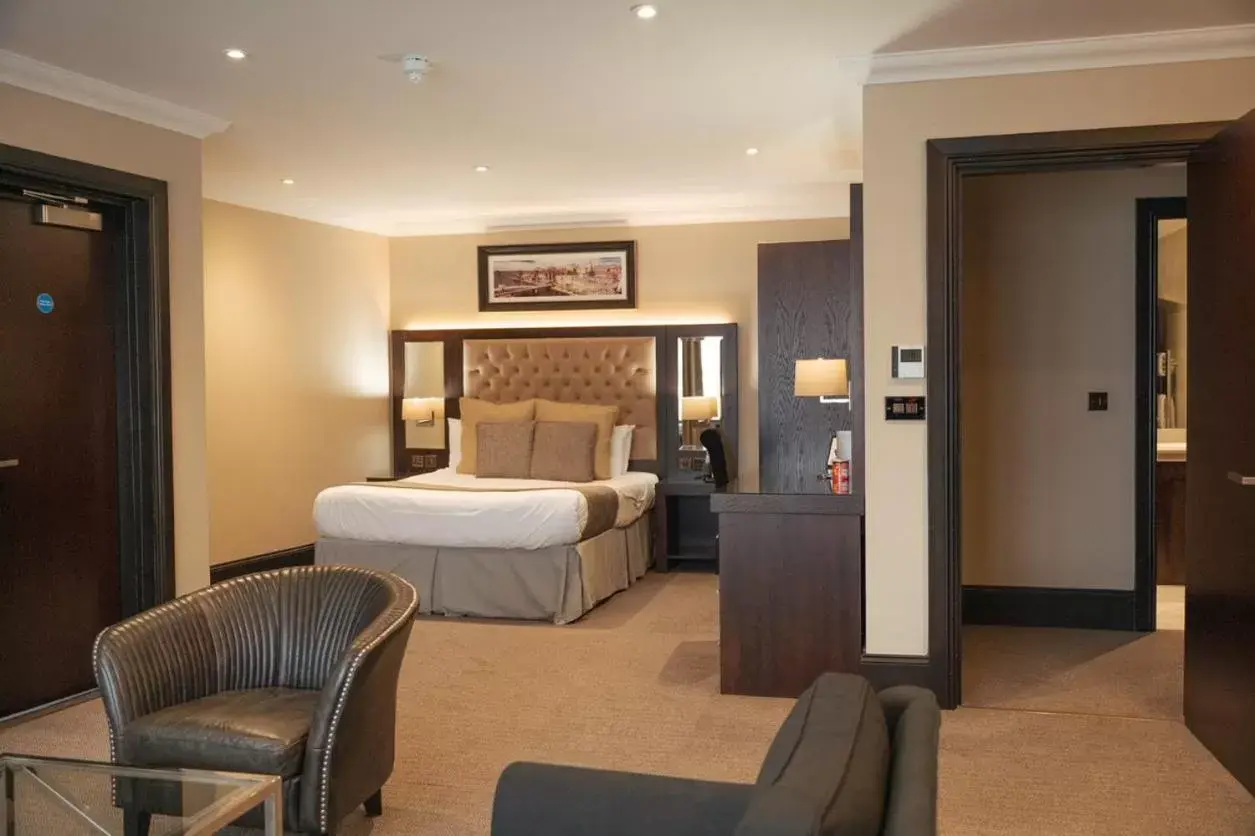 Bedroom, Bed in County Hotel & County Aparthotel Newcastle