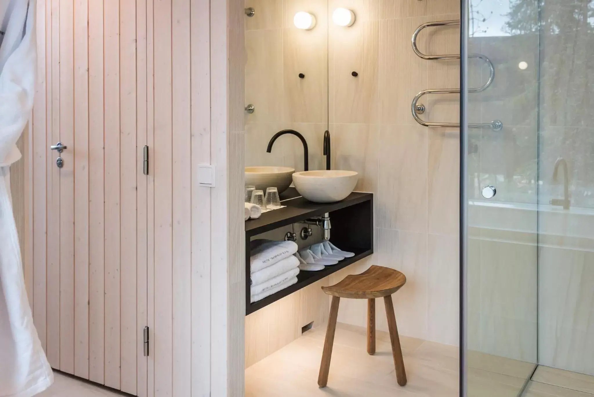 Bathroom in Arctic TreeHouse Hotel