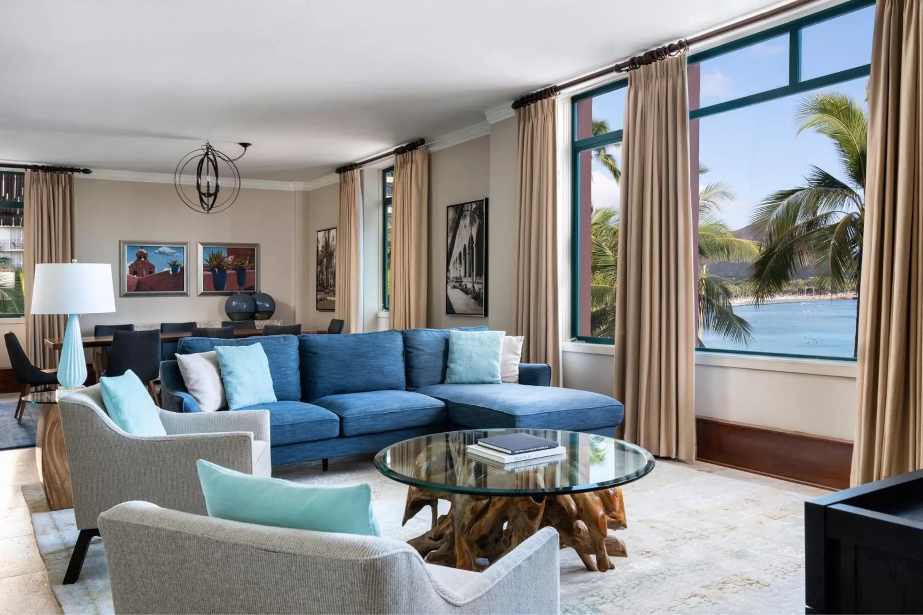 Living room, Seating Area in The Royal Hawaiian, A Luxury Collection Resort, Waikiki