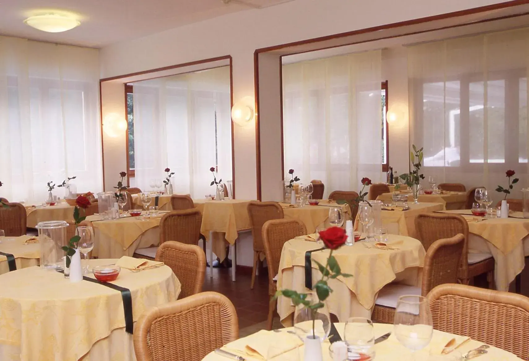 Restaurant/Places to Eat in Hotel Mar Del Plata