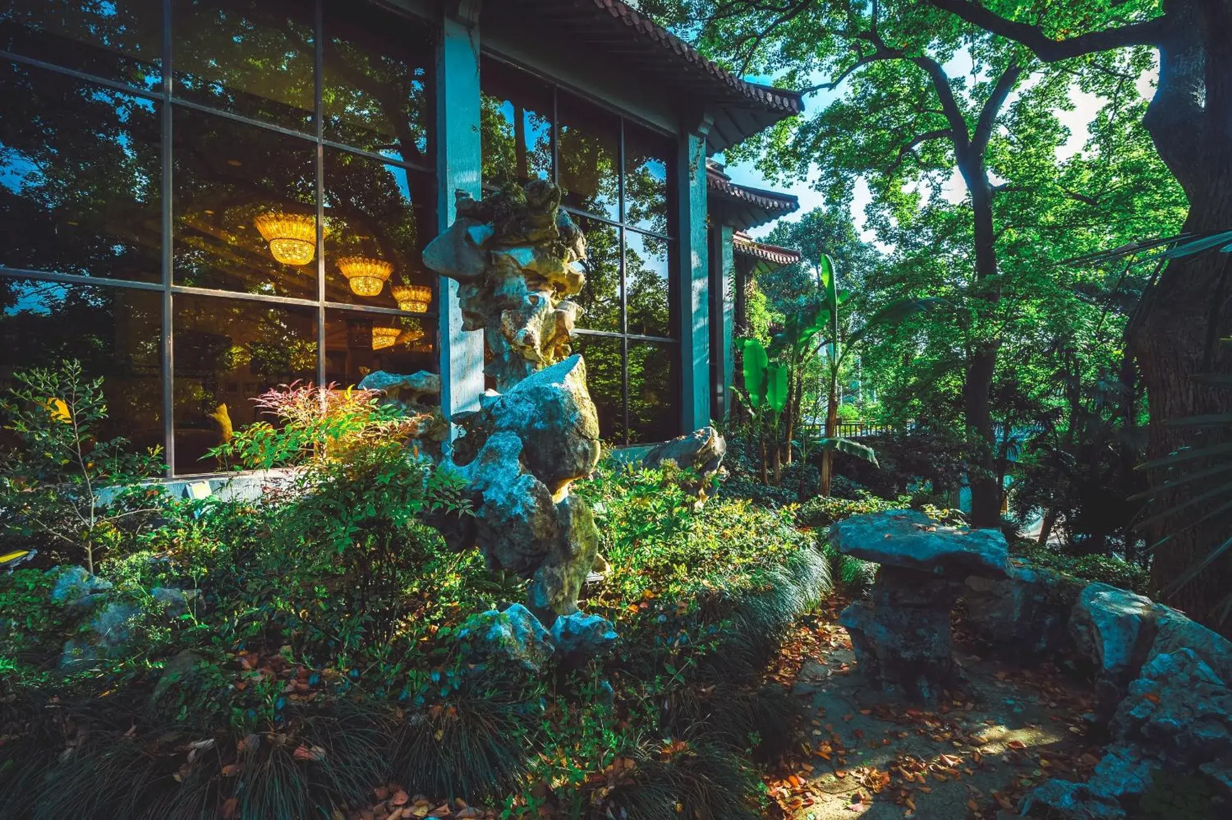 Facade/entrance, Garden in Shangri-La Hotel, Hangzhou