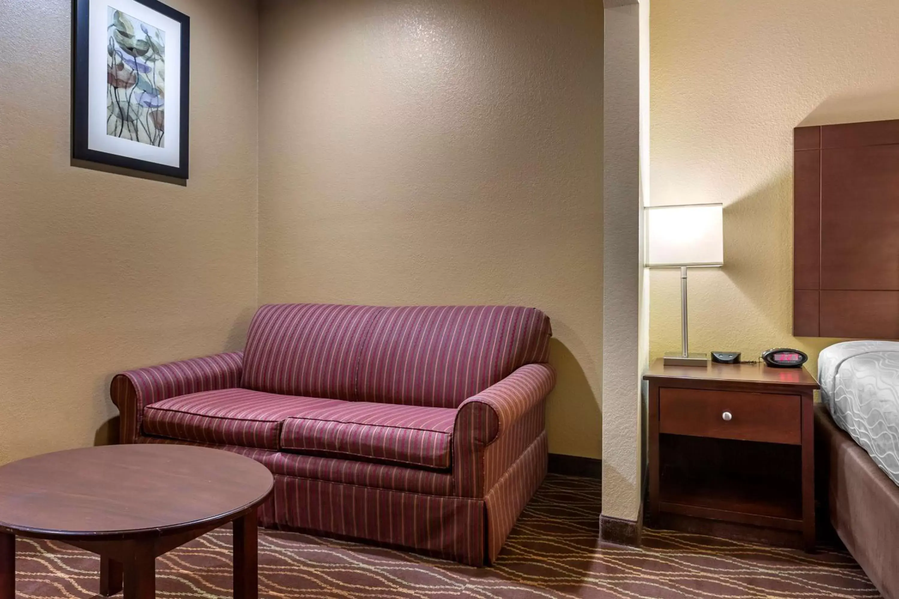 Bedroom, Seating Area in Best Western Plus Springfield Airport Inn