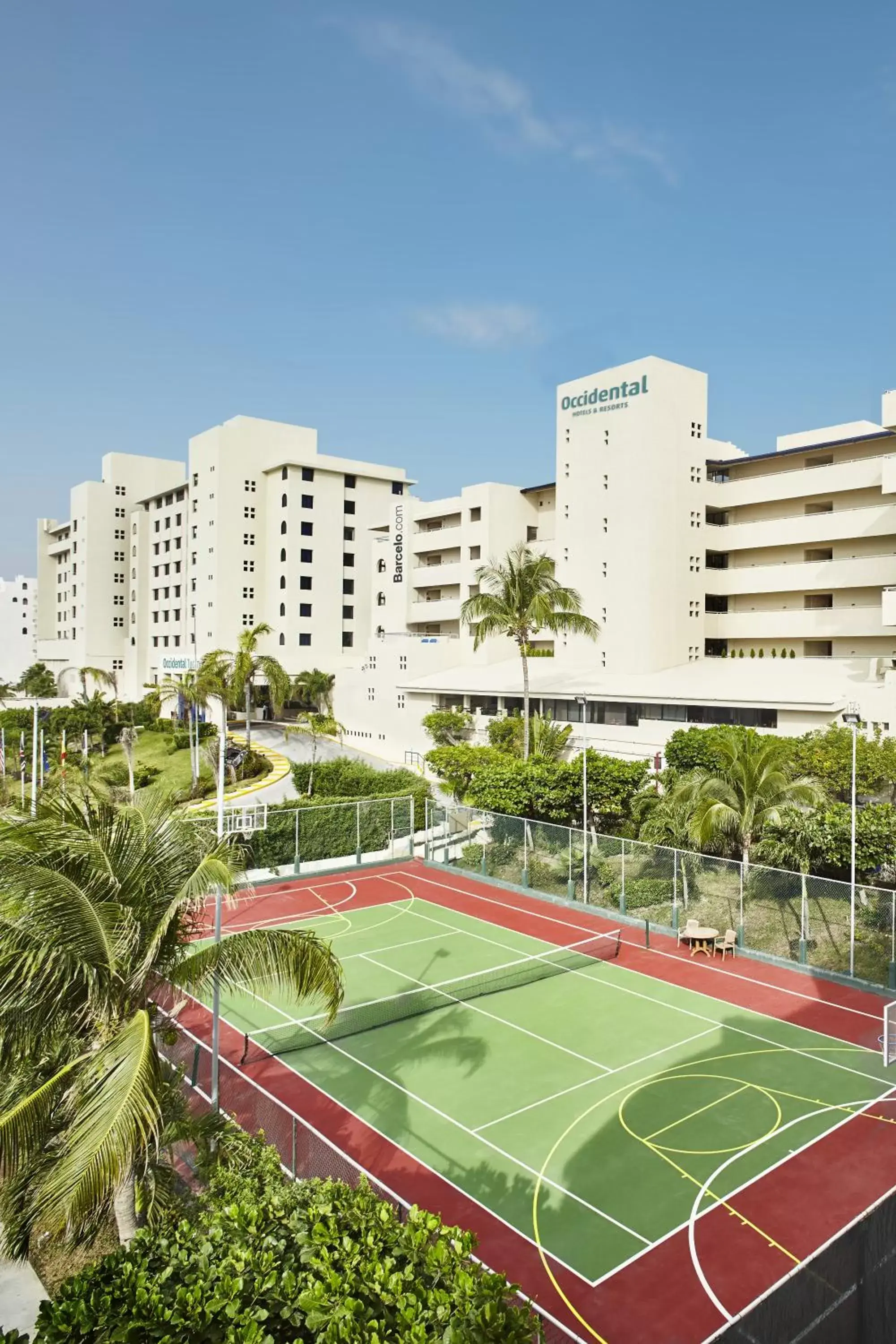Tennis court in Occidental Tucancún - All Inclusive