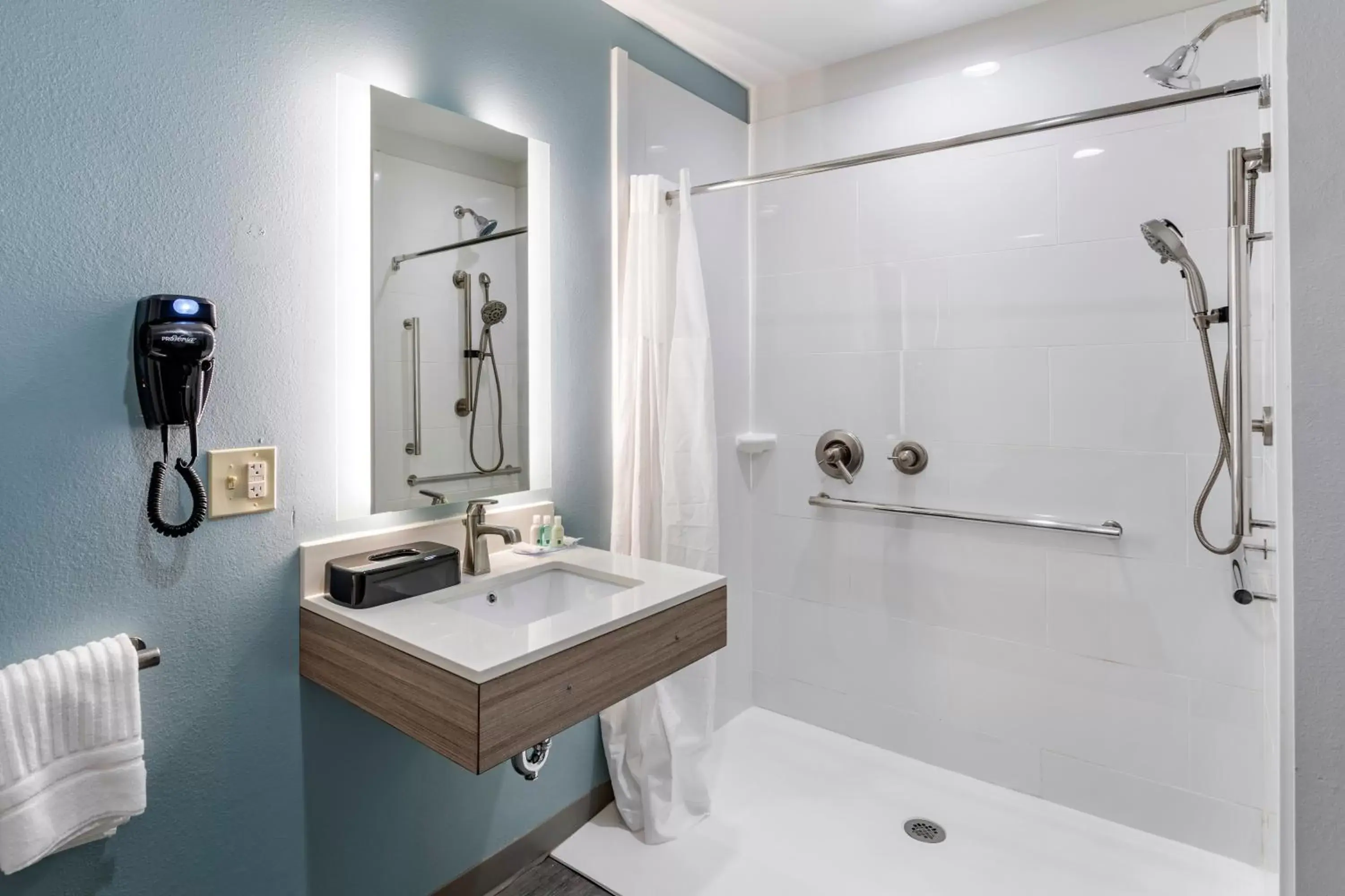 Bathroom in Quality Inn Lebanon - Nashville Area