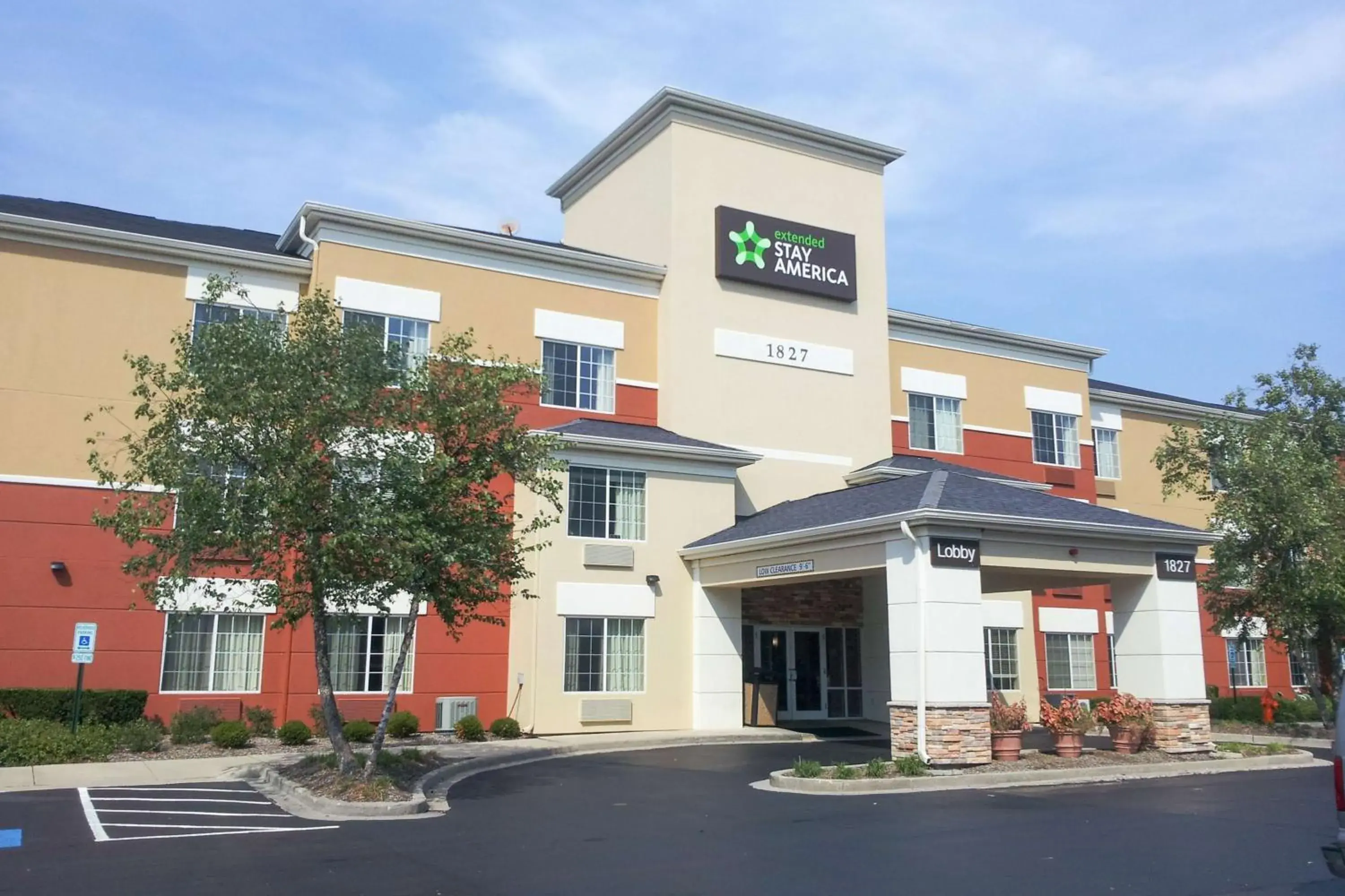 Property Building in Extended Stay America Suites - Chicago - Naperville - East