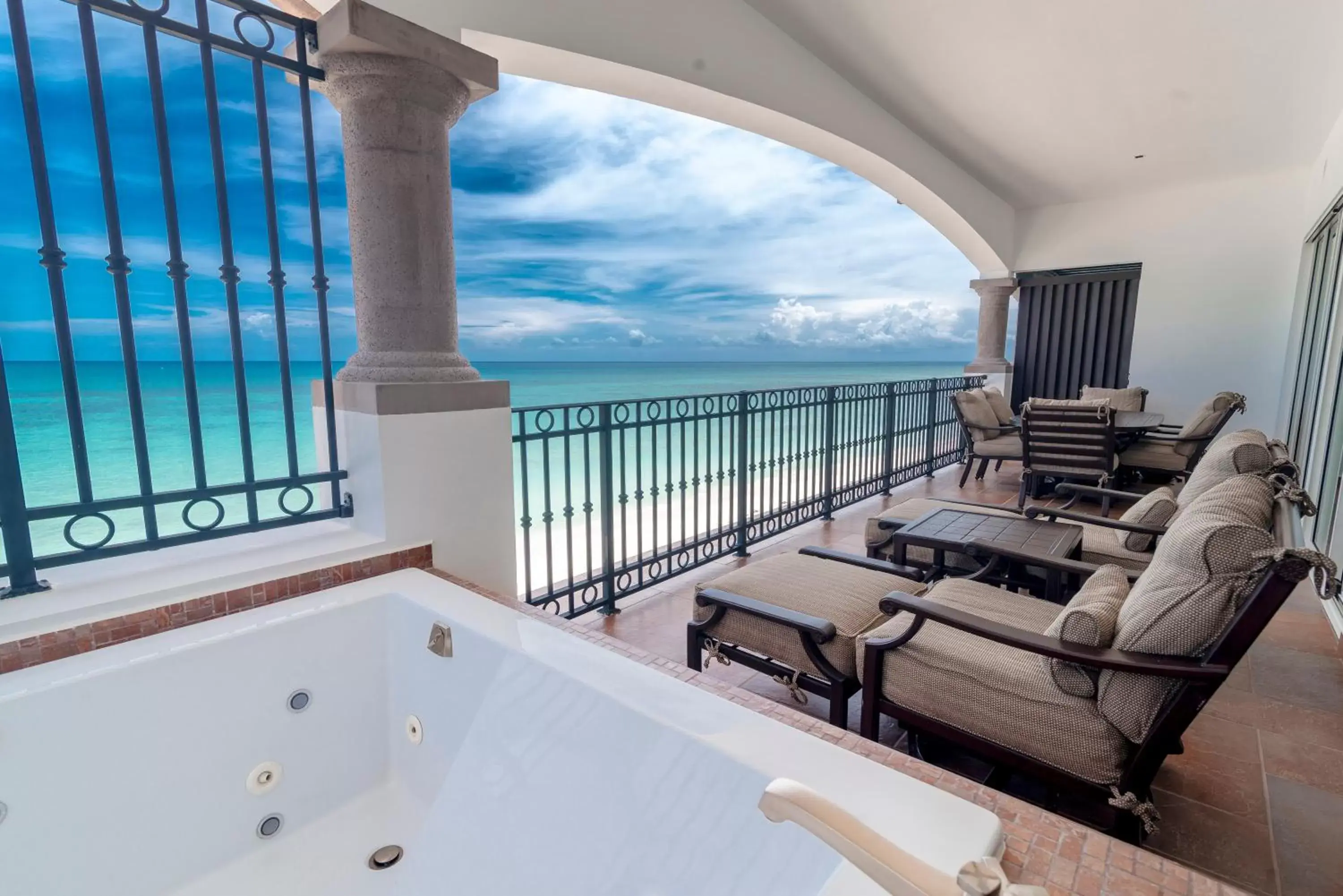 Sea view in Grand Residences Riviera Cancun, All Inclusive