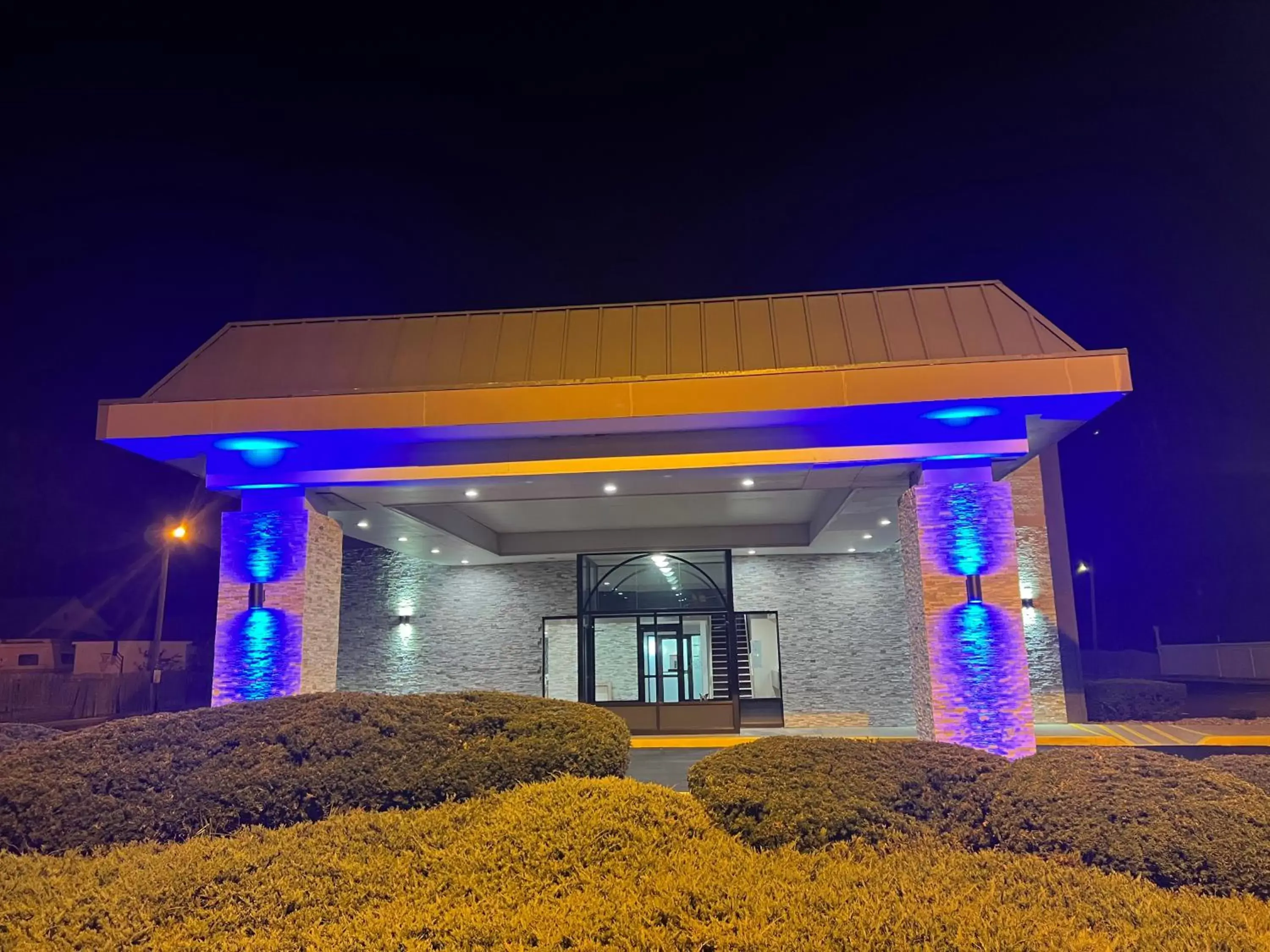 Property building in Quality Inn South Bend near Notre Dame Property building in Quality Inn South Bend near Notre Dame