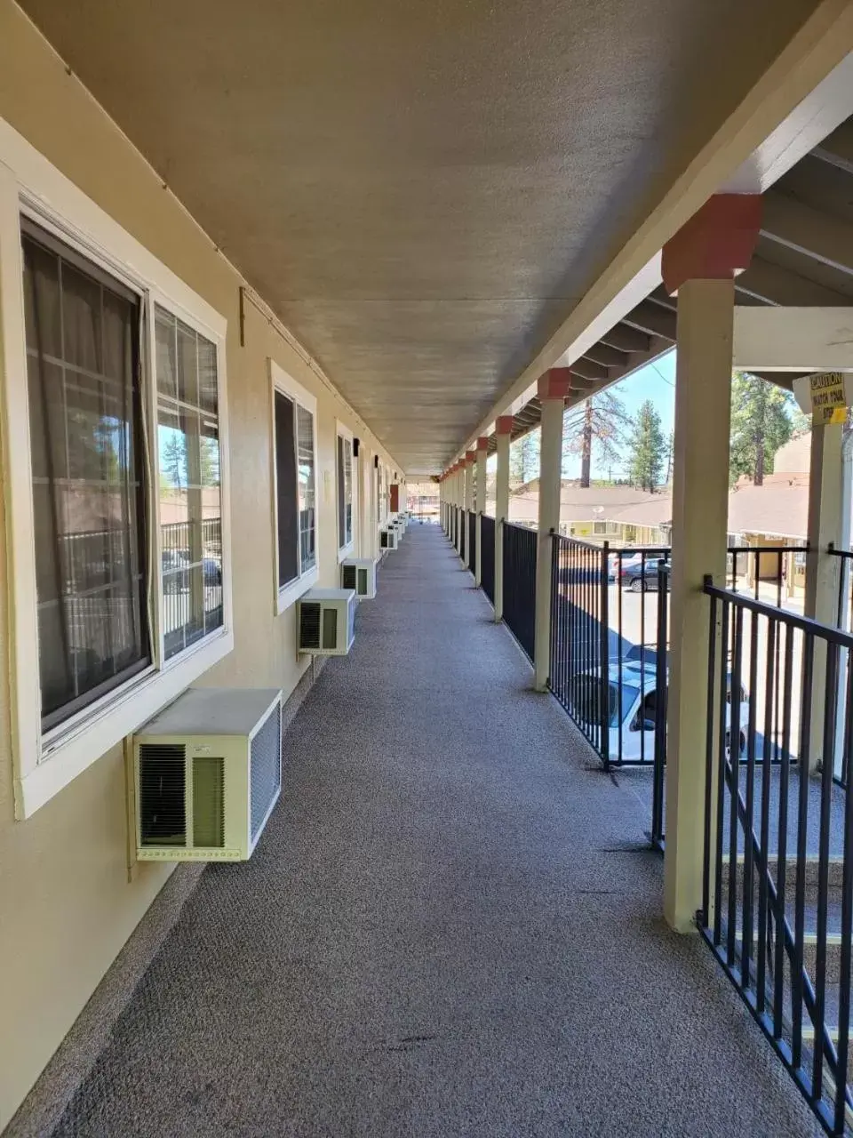 Balcony/Terrace in Bluebird Day Inn & Suites