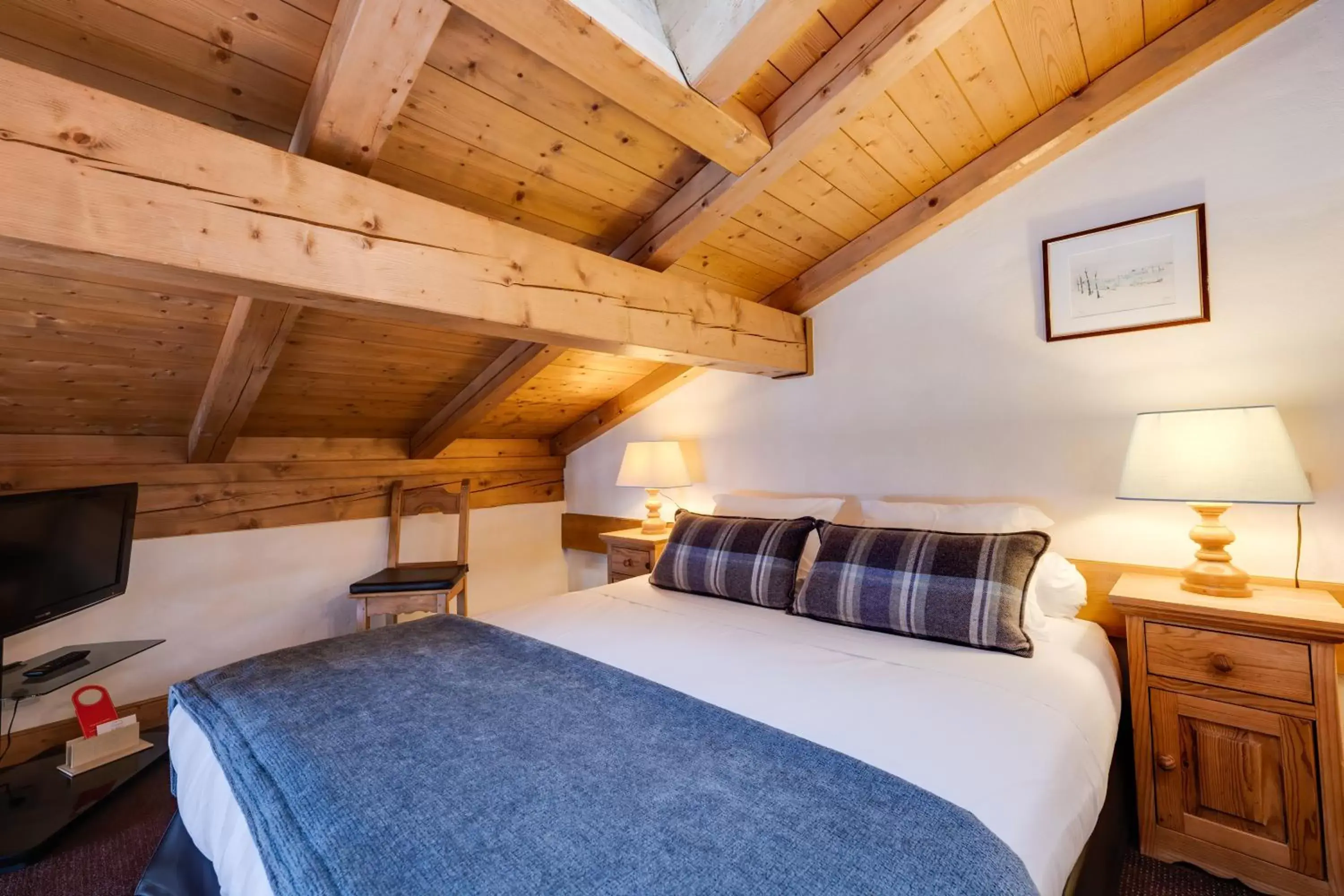 Bed in Hôtel La Grange d'Arly