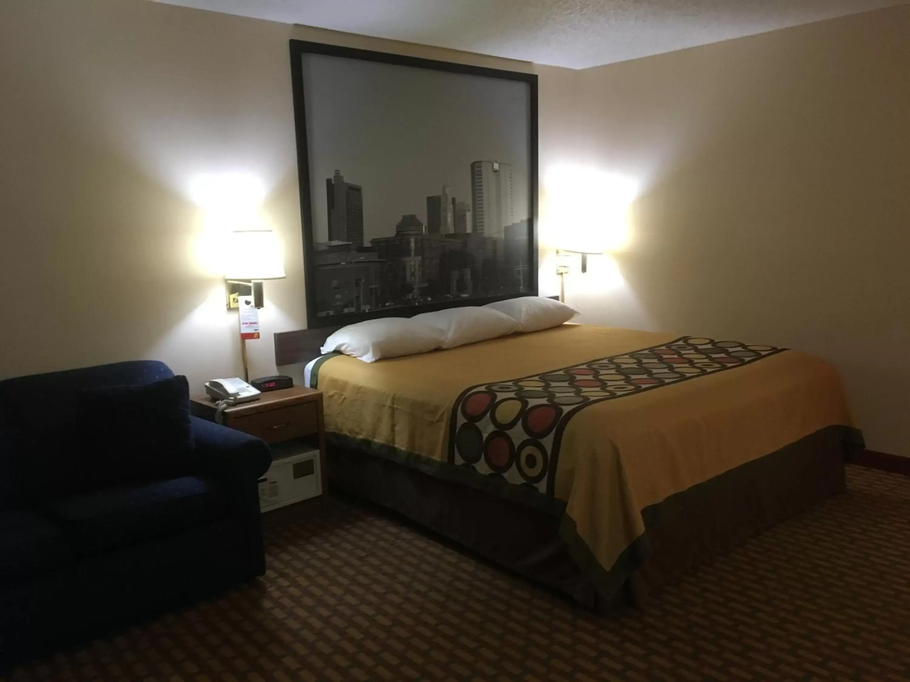 Bed in Super 8 by Wyndham Mt. Vernon