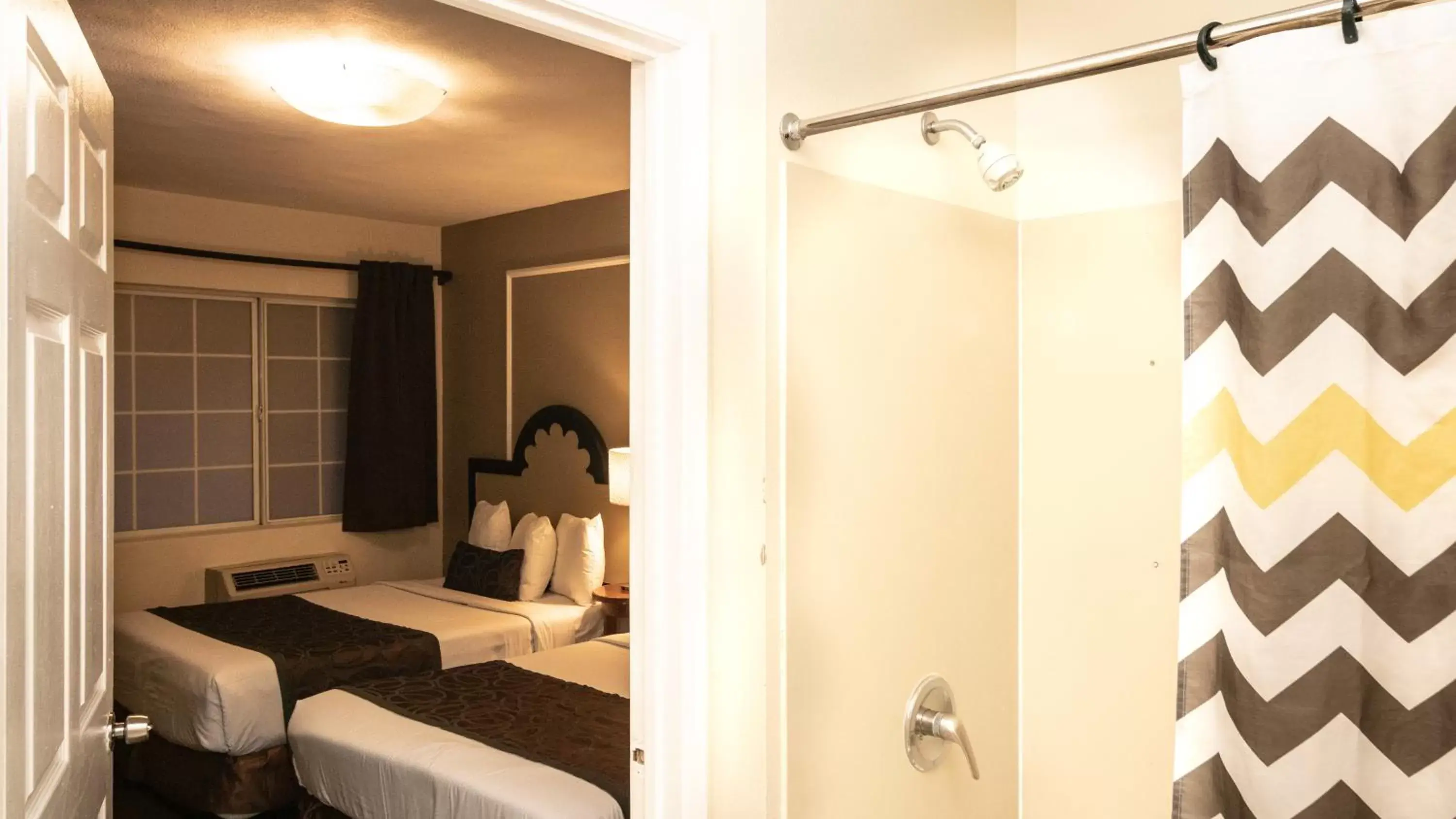 Shower, Bathroom in Americas Best Value Inn Rancho Palos Verdes