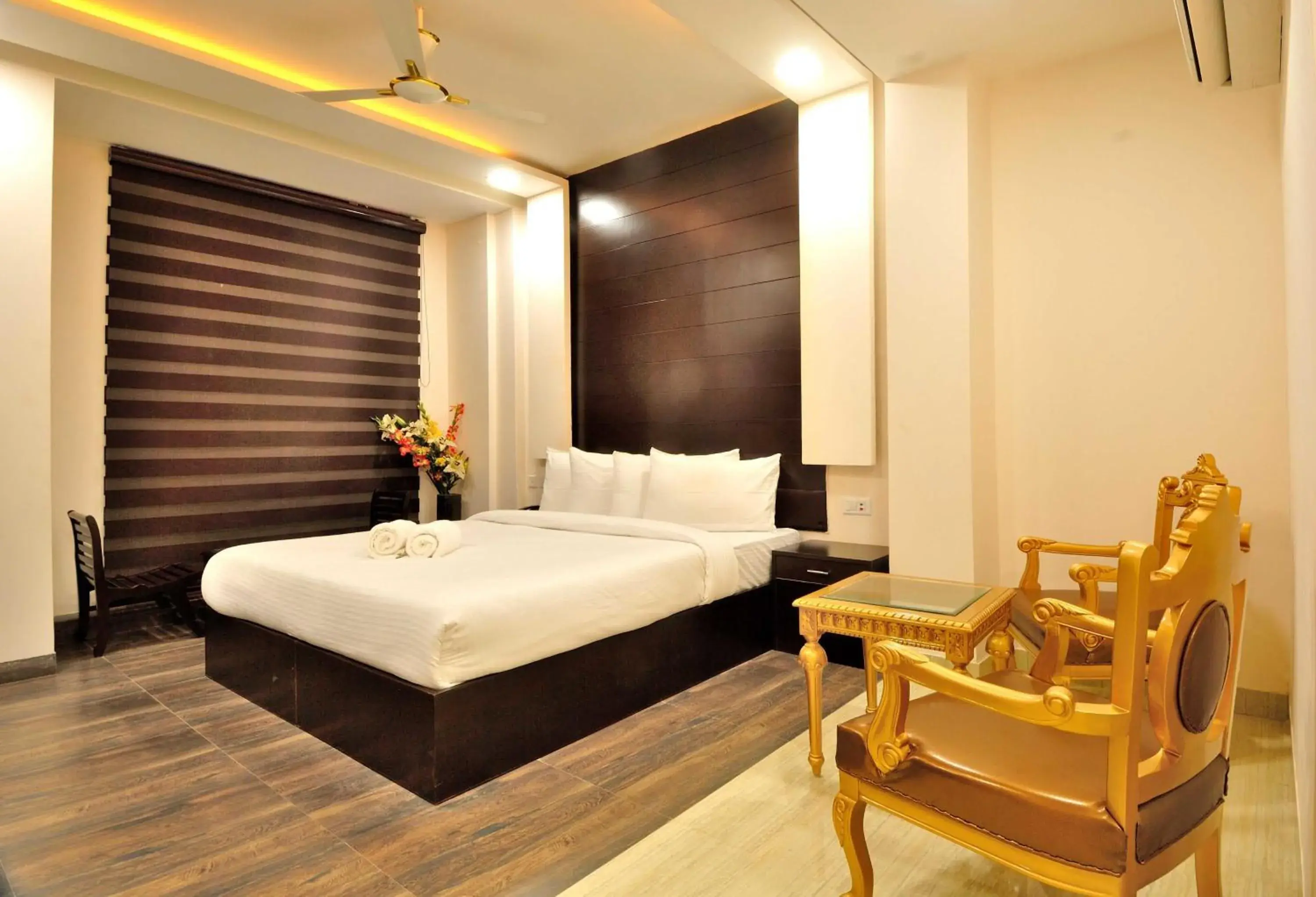 Bedroom, Bed in Hotel Kings Inn, Karol Bagh, New Delhi