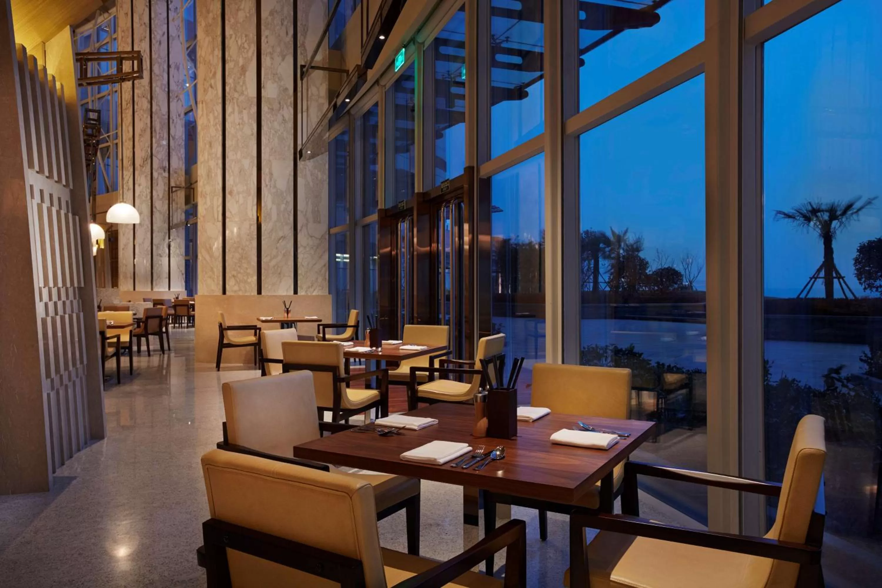 Restaurant/places to eat in Hyatt Regency Qingdao - Stone old beach - Exhibition Center