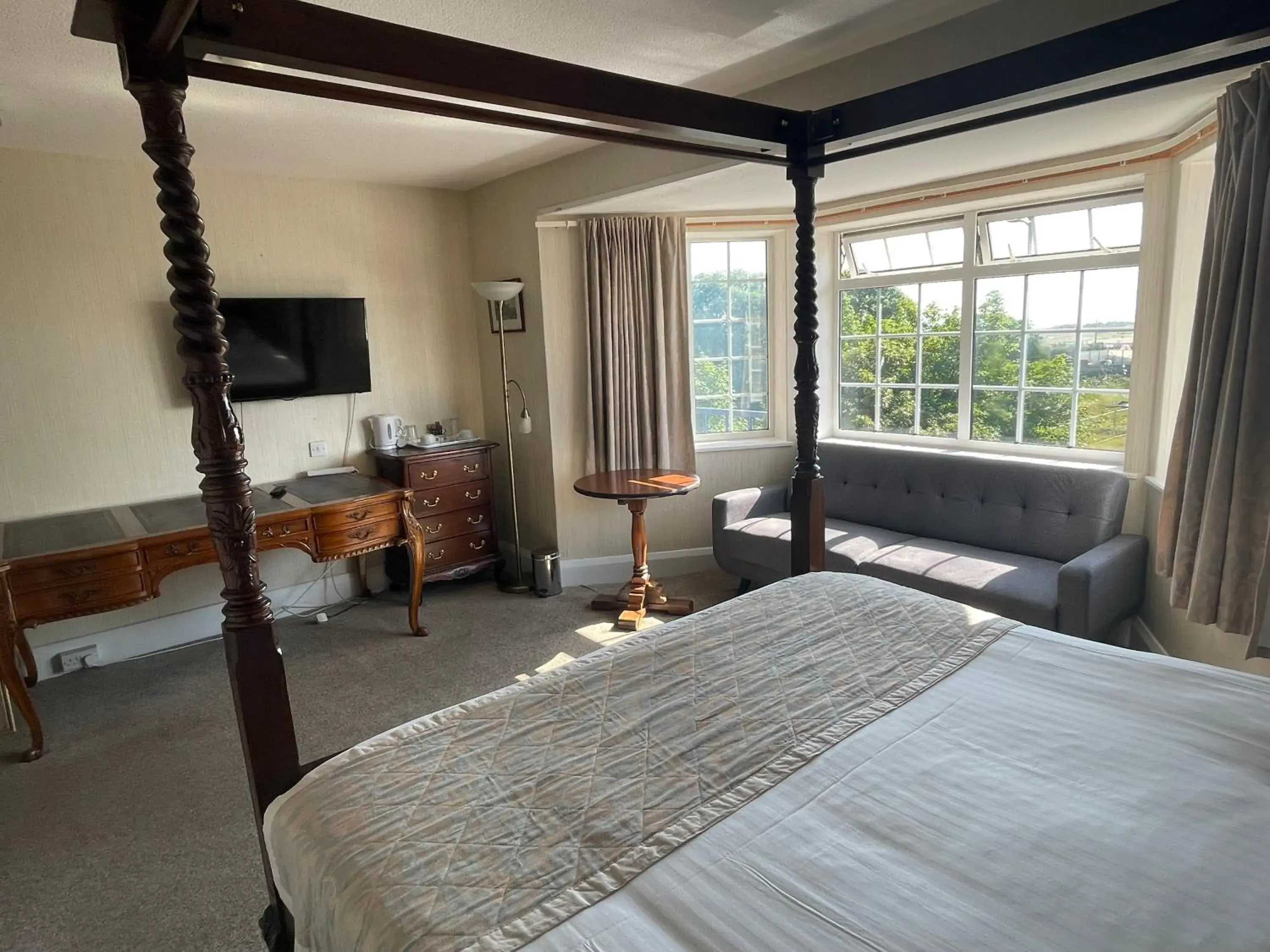 Bedroom, Bed in Yellow Mountain Hotel