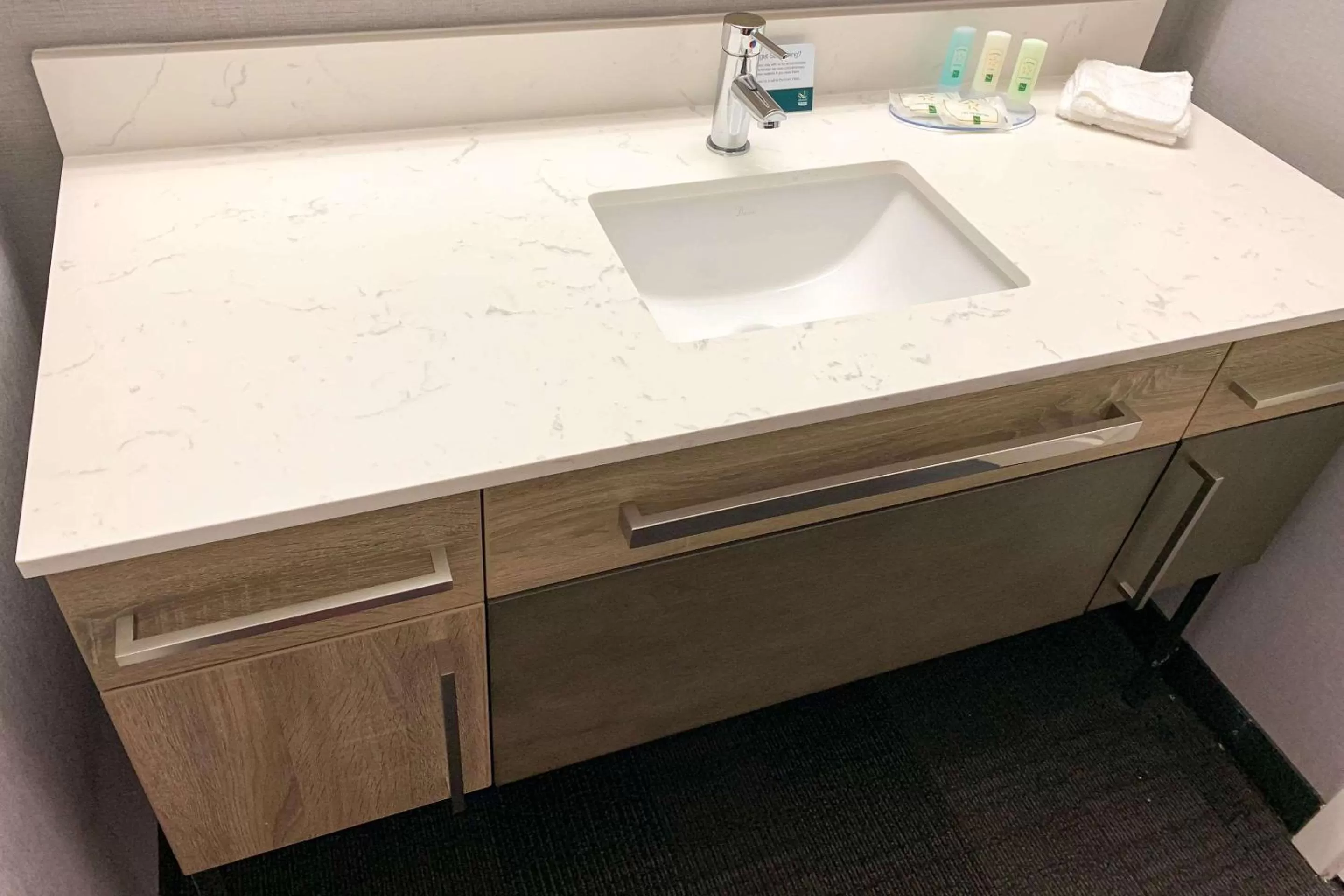 Bathroom in Quality Inn Near Chico State