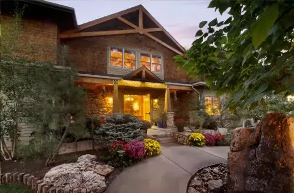 Facade/entrance, Property Building in Niwot Inn & Spa