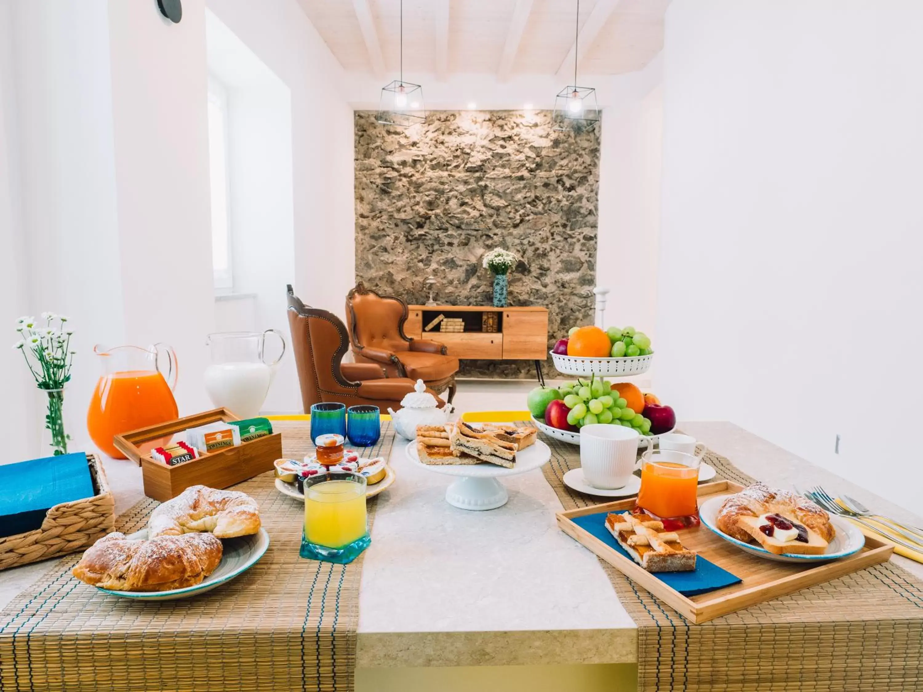 Communal kitchen, Breakfast in Sweet Country Home - Casa LuMePa